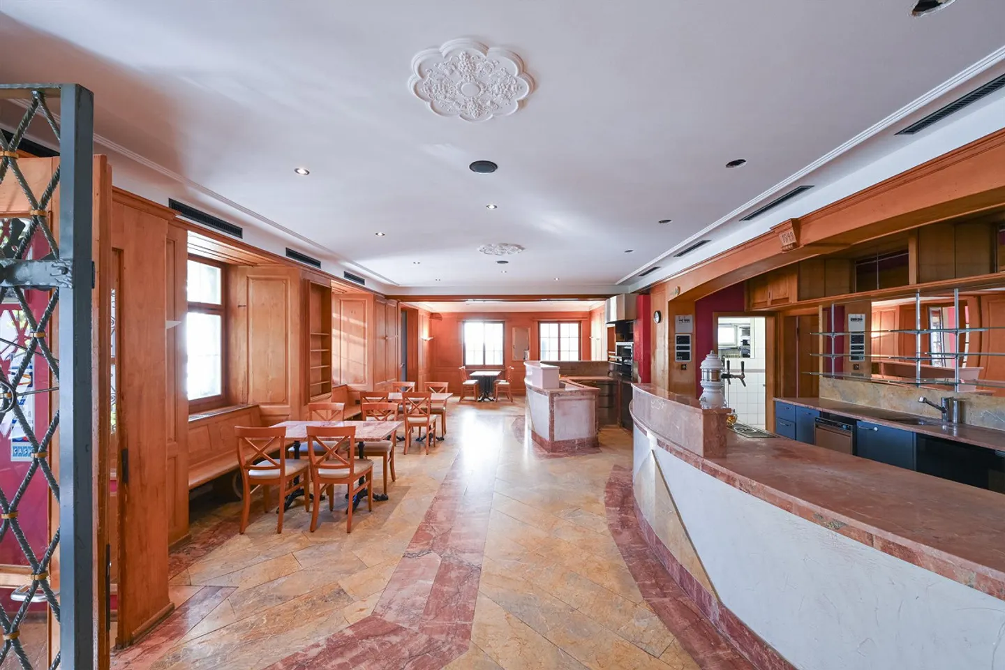 Restaurant with apartments and rooms as well as barn - Photo 3 of 30