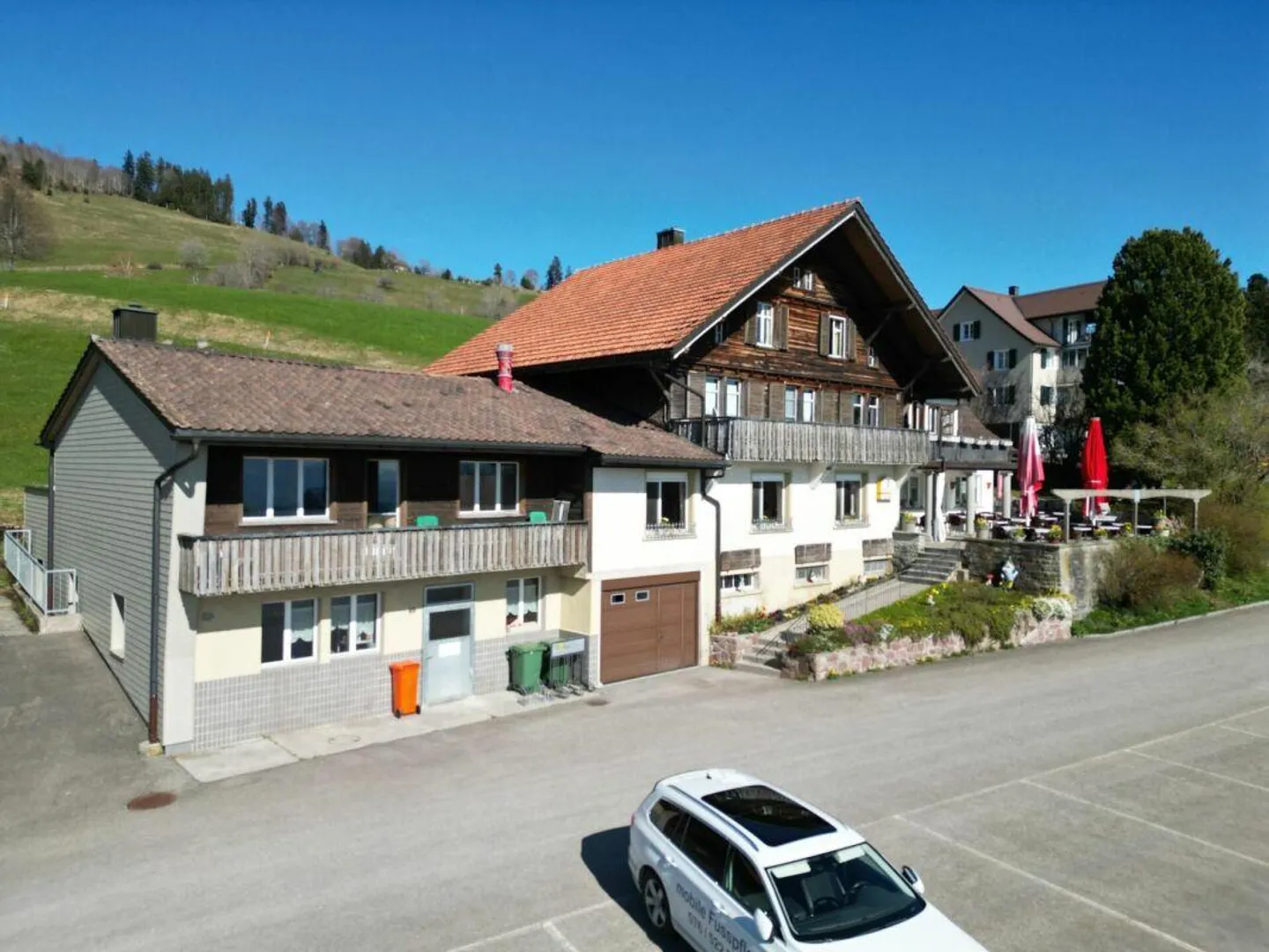 Restaurant with apartments and stables - Photo 2 of 4