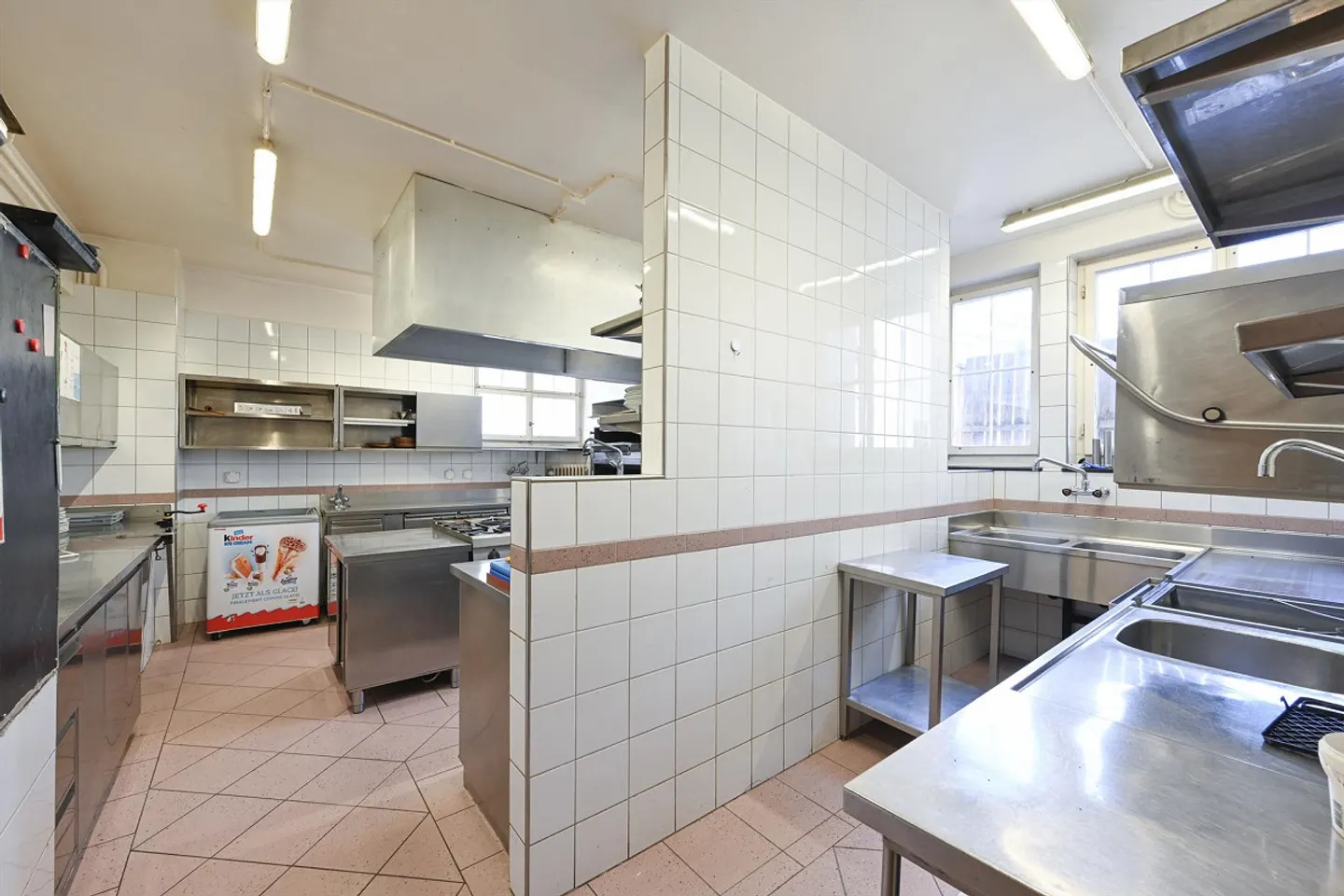 Restaurant with apartments and rooms as well as barn - Photo 8 of 30
