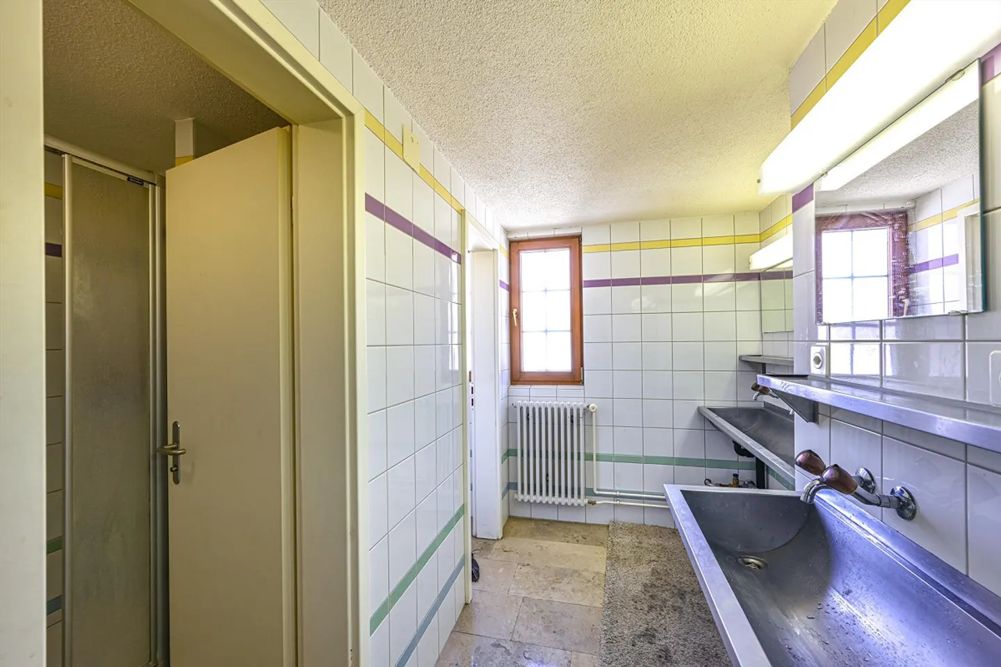 Restaurant with apartments and rooms as well as barn - Photo 11 of 30