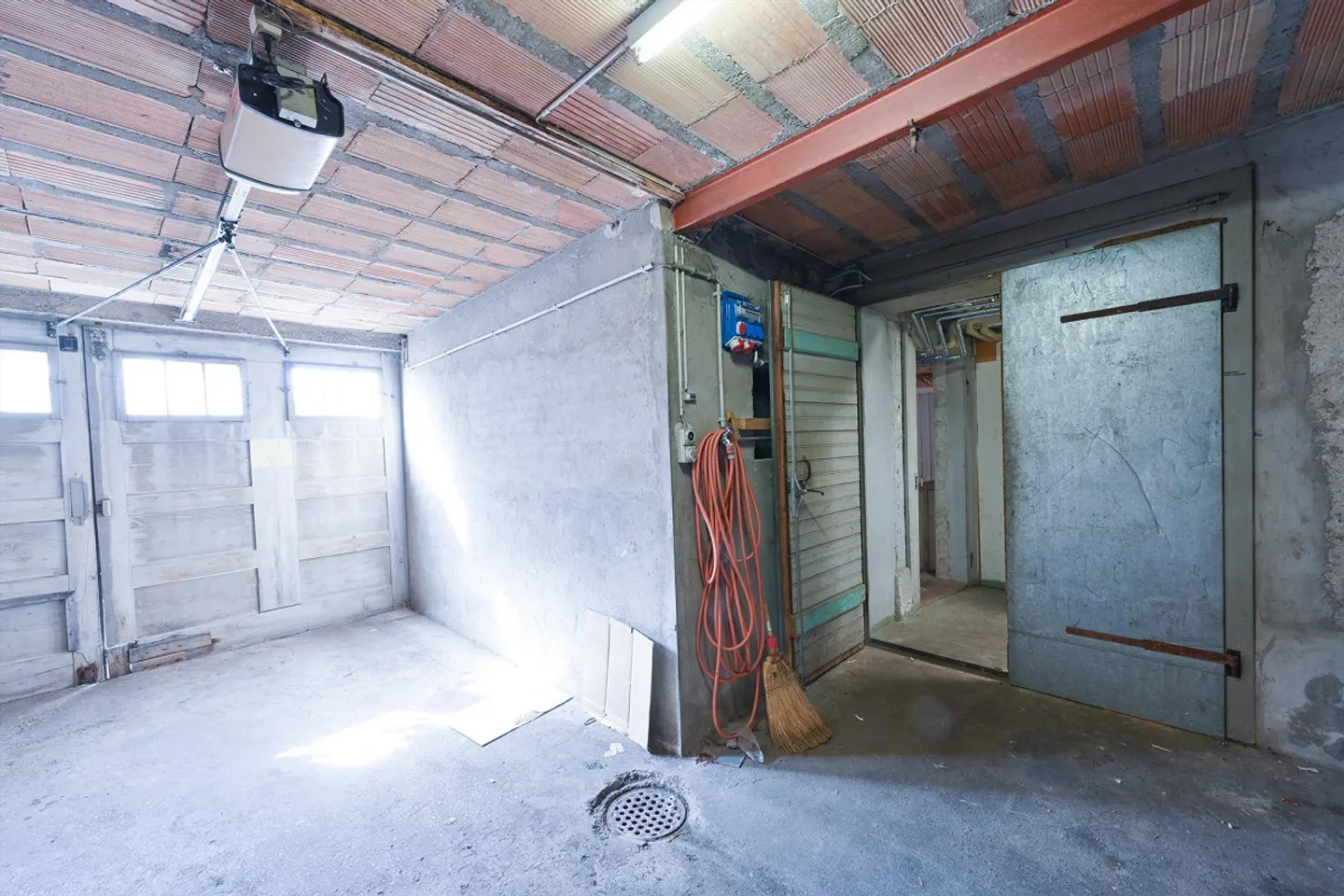 Restaurant with apartments and rooms as well as barn - Photo 26 of 30