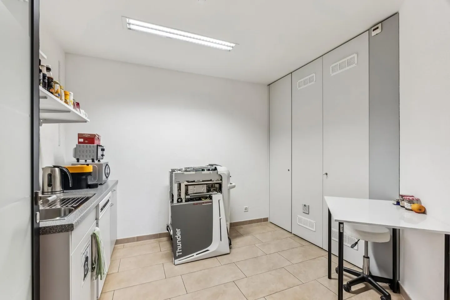 Espace de pratique/bureau dans un emplacement de choix près de la gare d'Oerlikon - Photo 7 sur 9