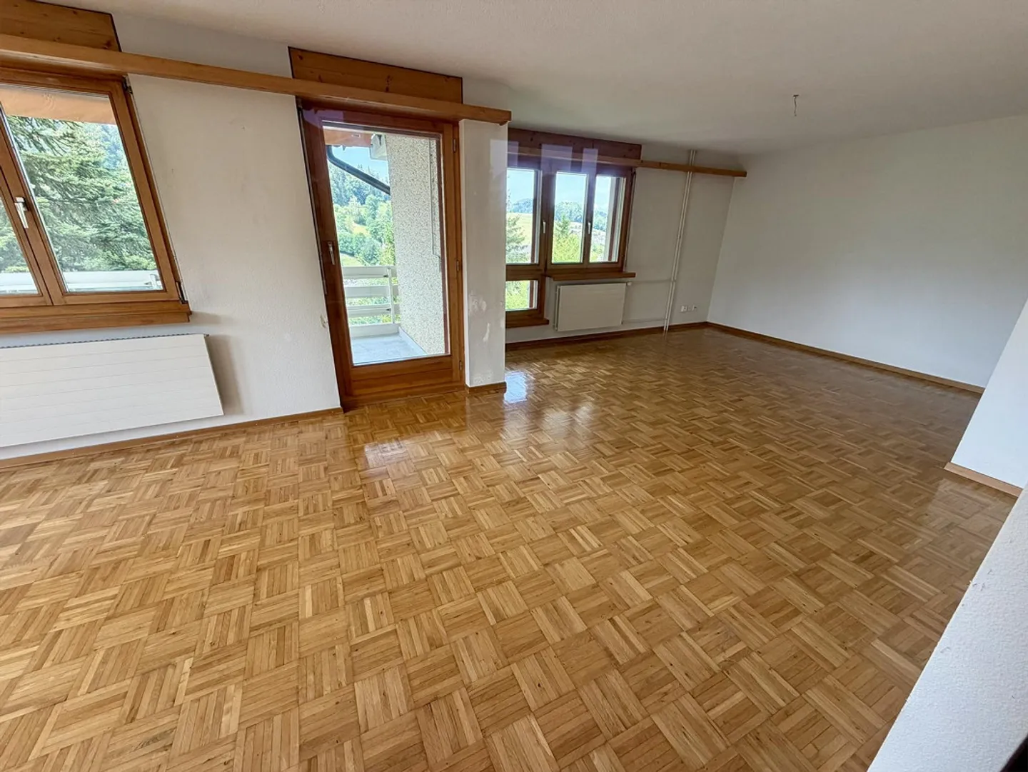 Bright 4.5-room apartment with balcony and great view - Photo 2 of 17