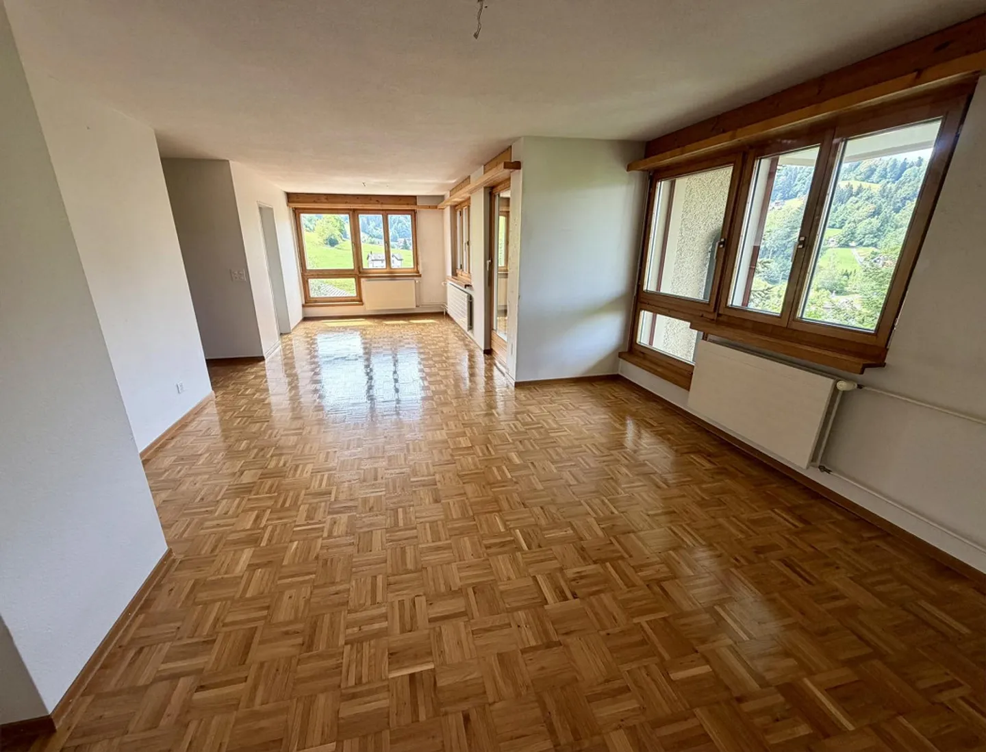 Bright 4.5-room apartment with balcony and great view - Photo 3 of 17