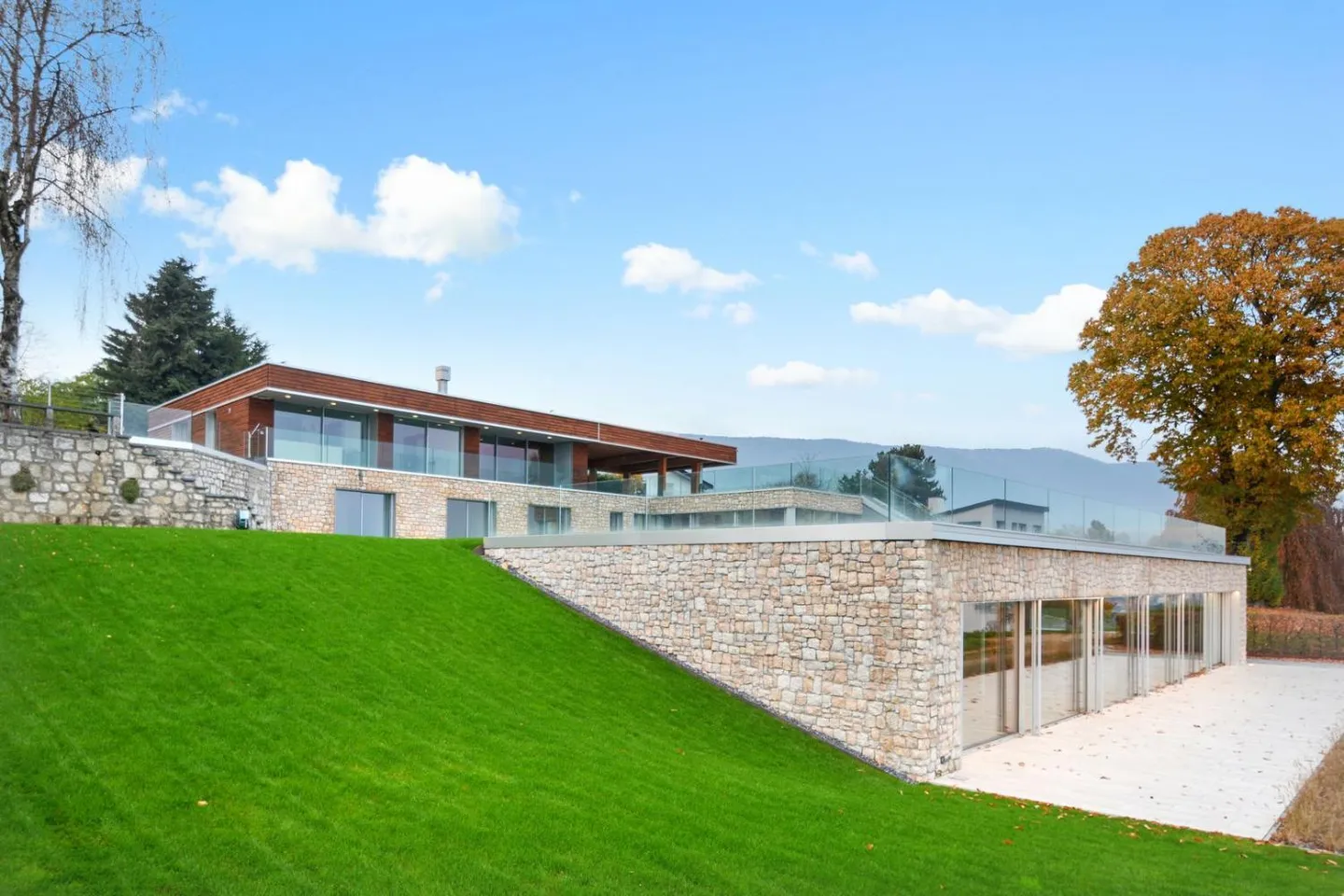 An Ode to Serenity with a View of the Lake and the Alps - Photo 2 of 13