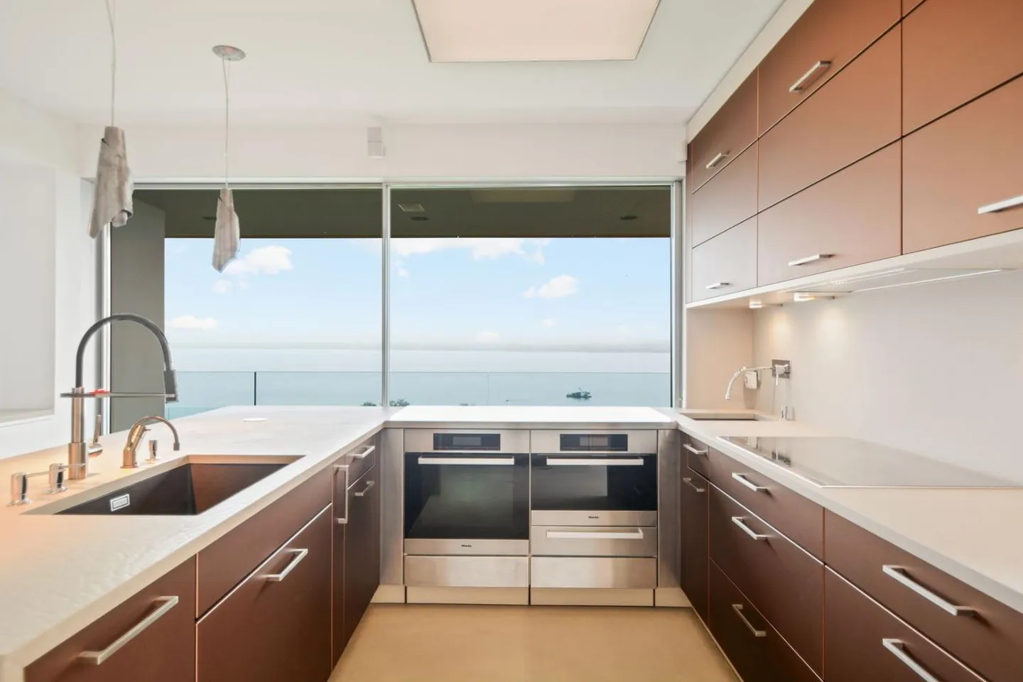 An Ode to Serenity with a View of the Lake and the Alps - Photo 4 of 13