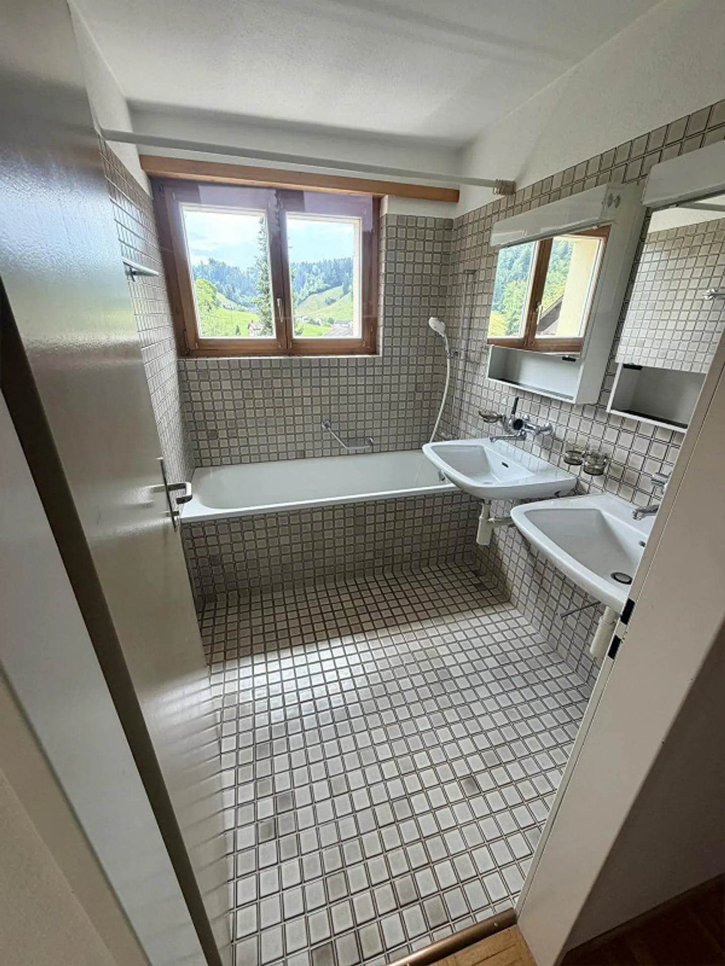 Bright 4.5-room apartment with balcony and great view - Photo 10 of 17