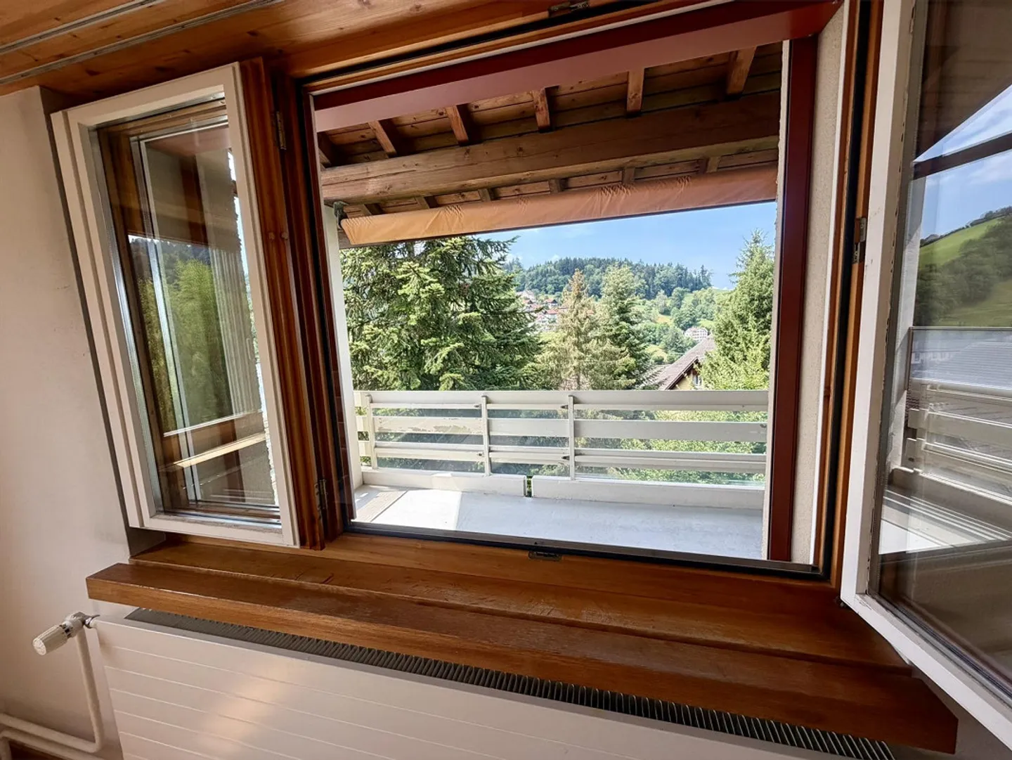 Bright 4.5-room apartment with balcony and great view - Photo 7 of 17