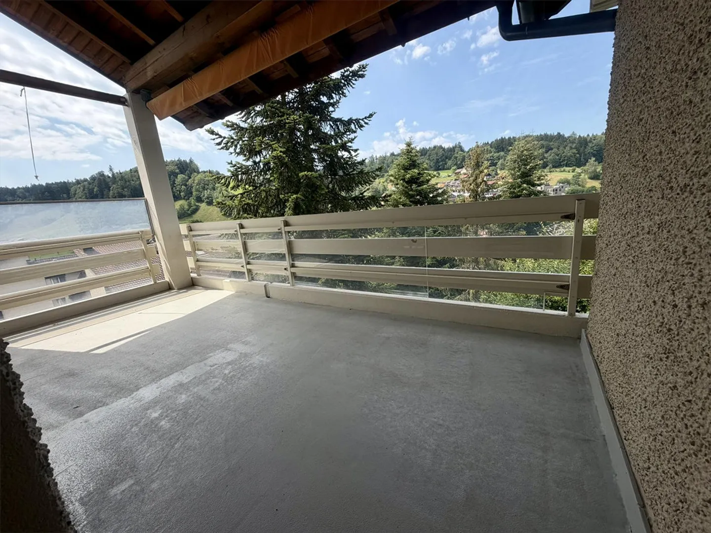 Bright 4.5-room apartment with balcony and great view - Photo 8 of 17