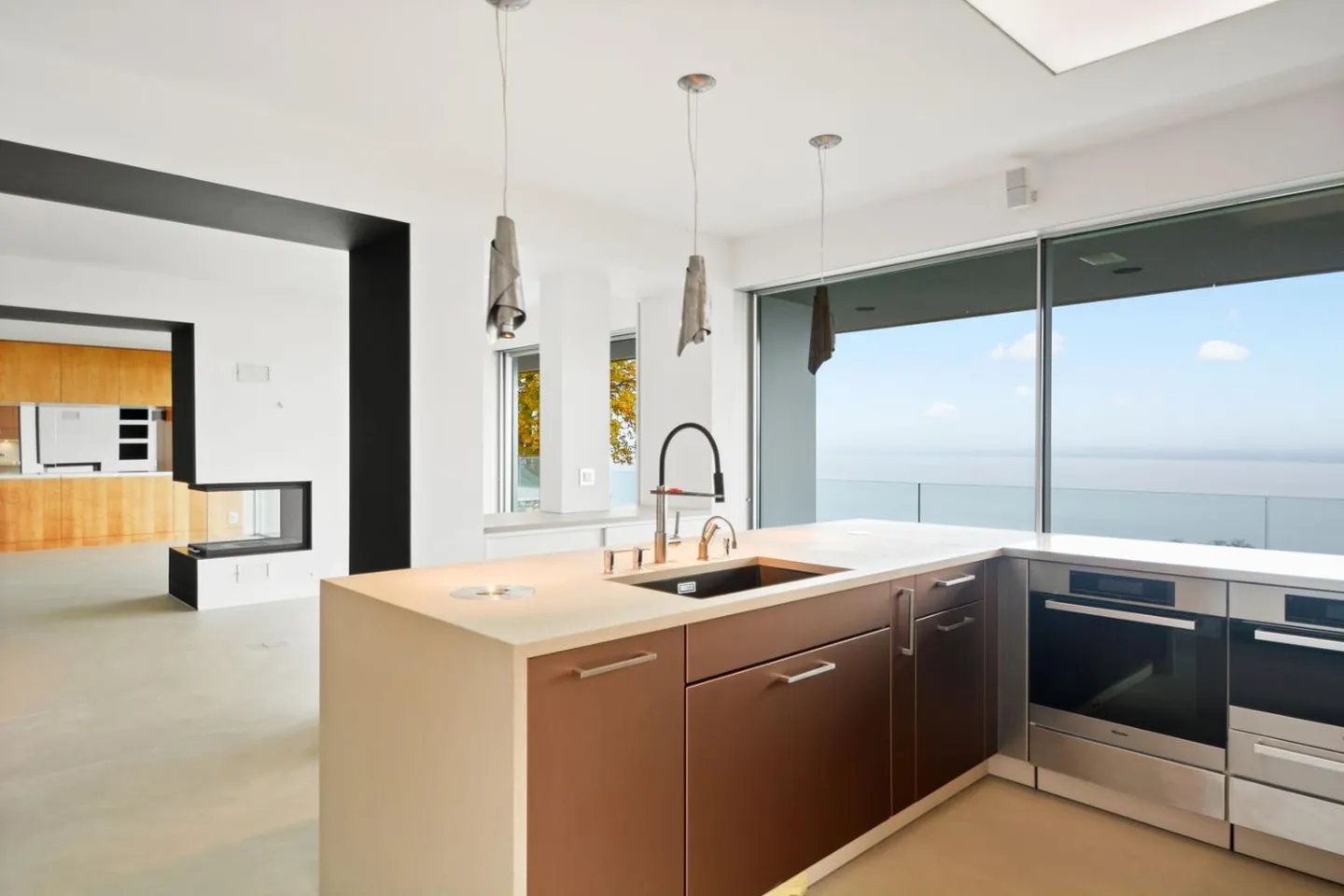 An Ode to Serenity with a View of the Lake and the Alps - Photo 5 of 13