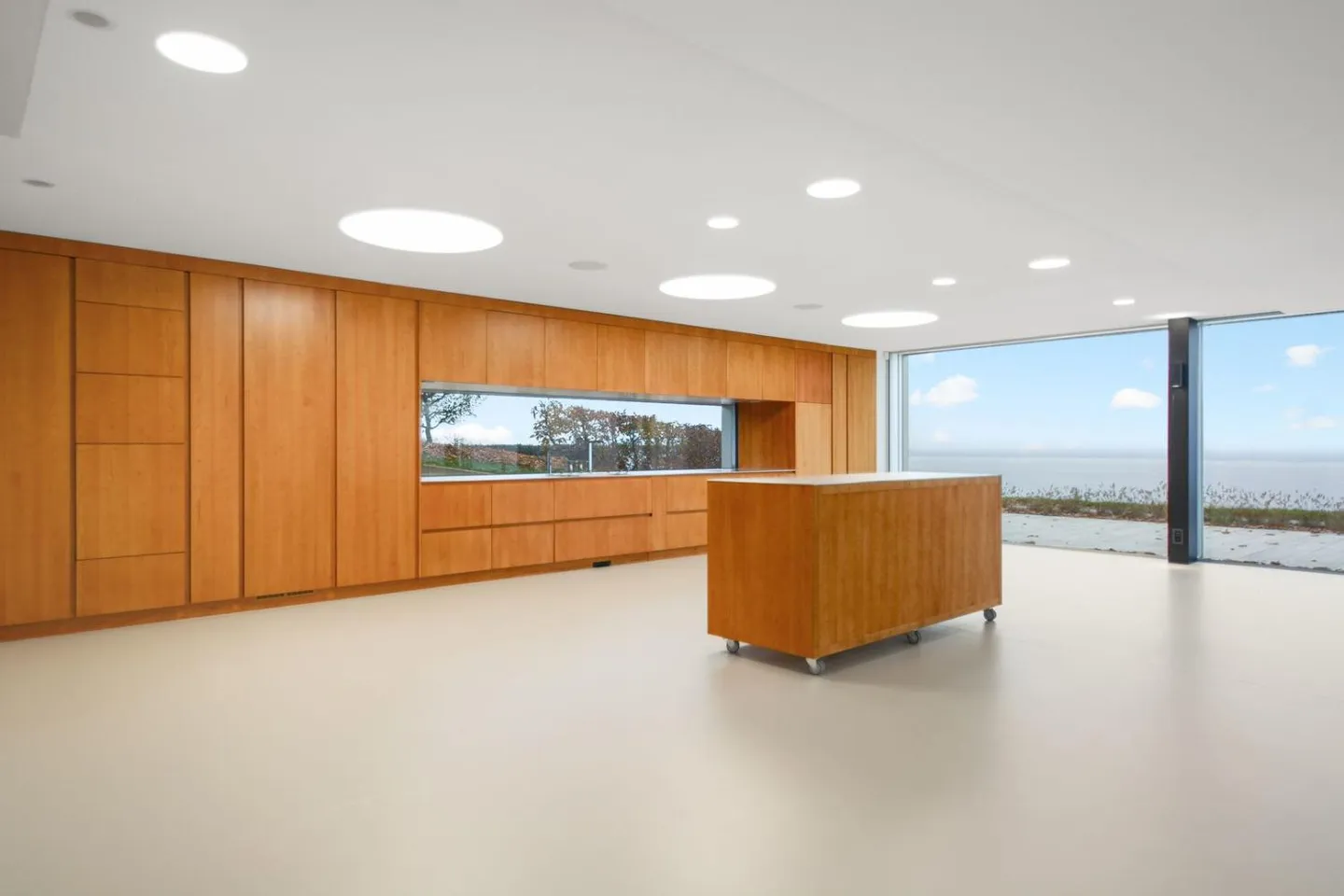 An Ode to Serenity with a View of the Lake and the Alps - Photo 11 of 13