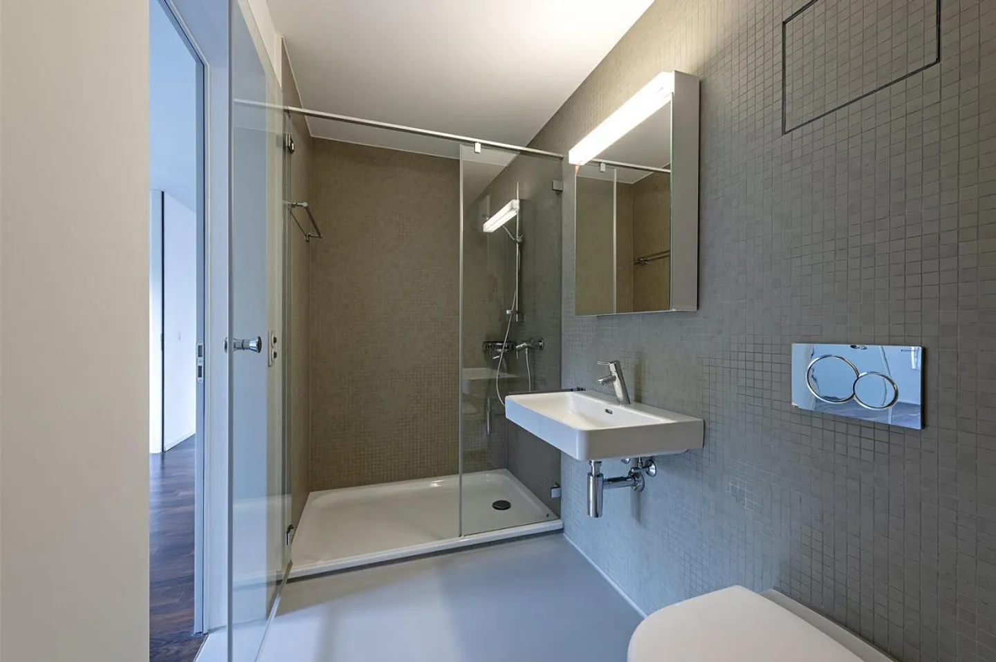 Modern 2.5 room apartment on top location - Photo 4 of 11