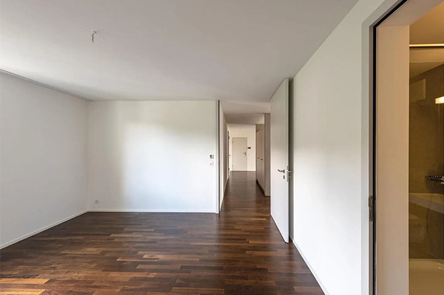 Modern 2.5 room apartment on top location - Photo 8 of 11