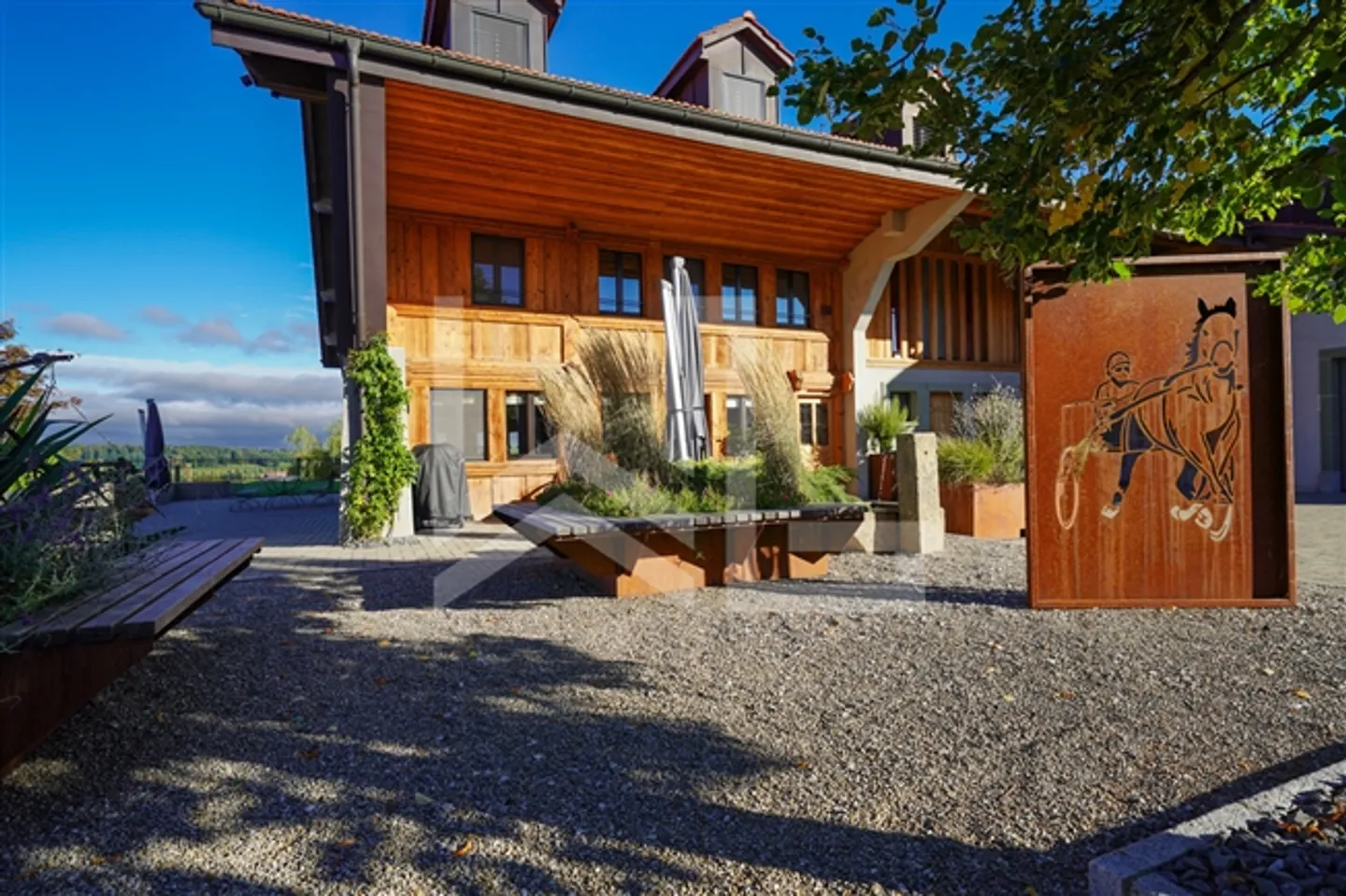 Magnifique propriété équestre composée de 3 appartements - Photo 2 sur 6