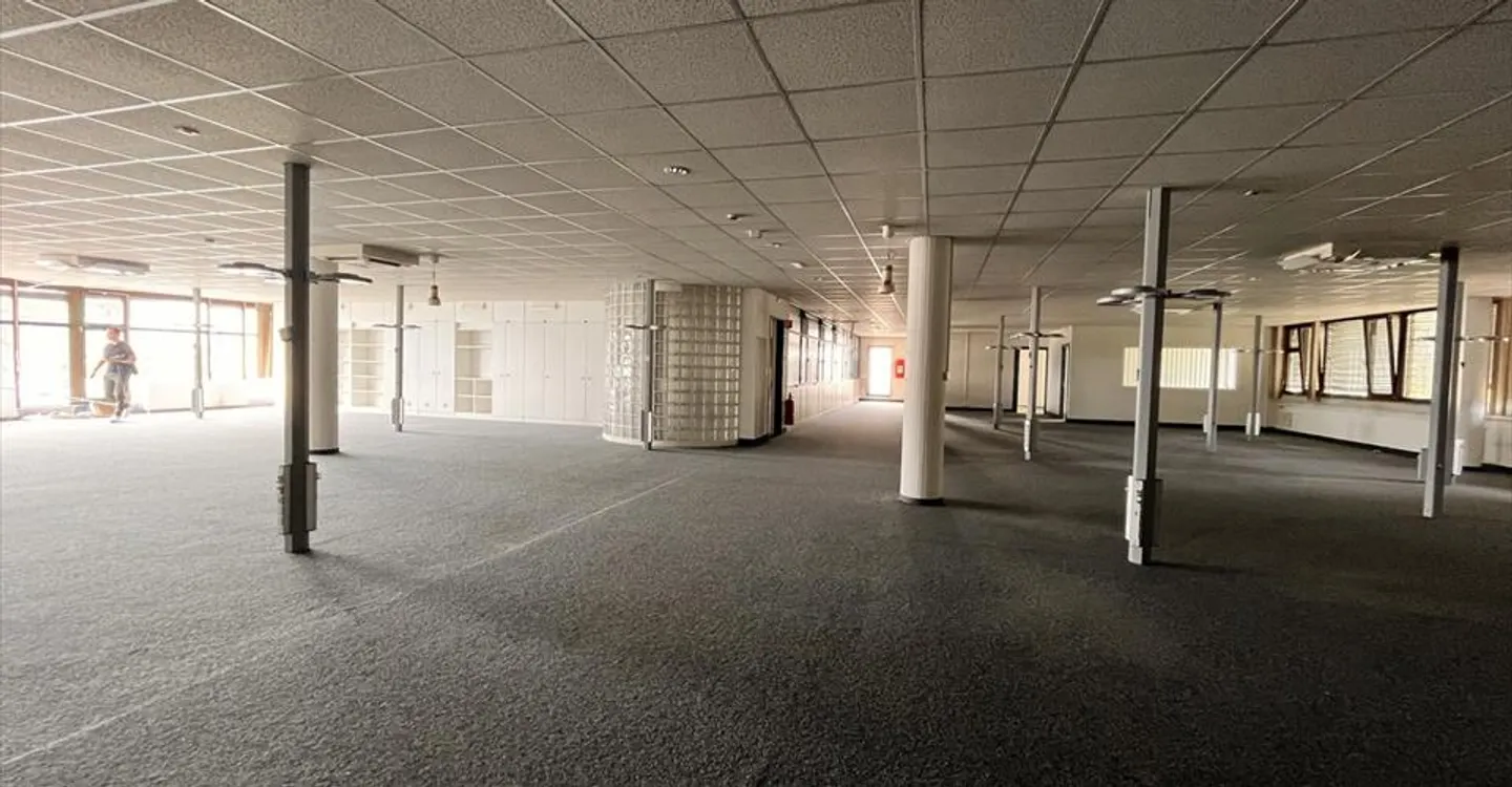 605 m2 Surface - Flexible Lease - Photo 3 of 4