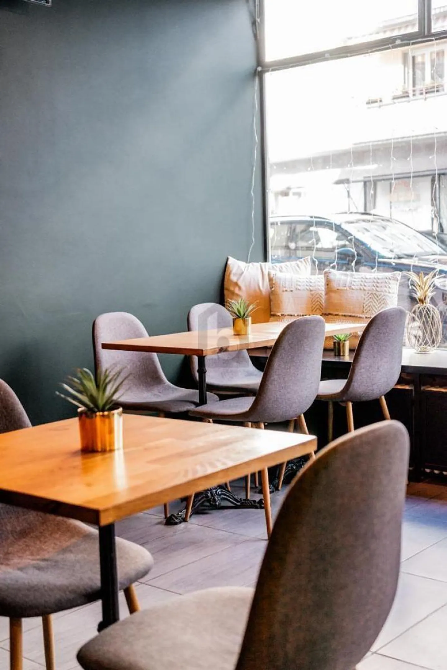 CAFE BAR IN ST-ROCH DISTRICT! - Photo 2 of 4