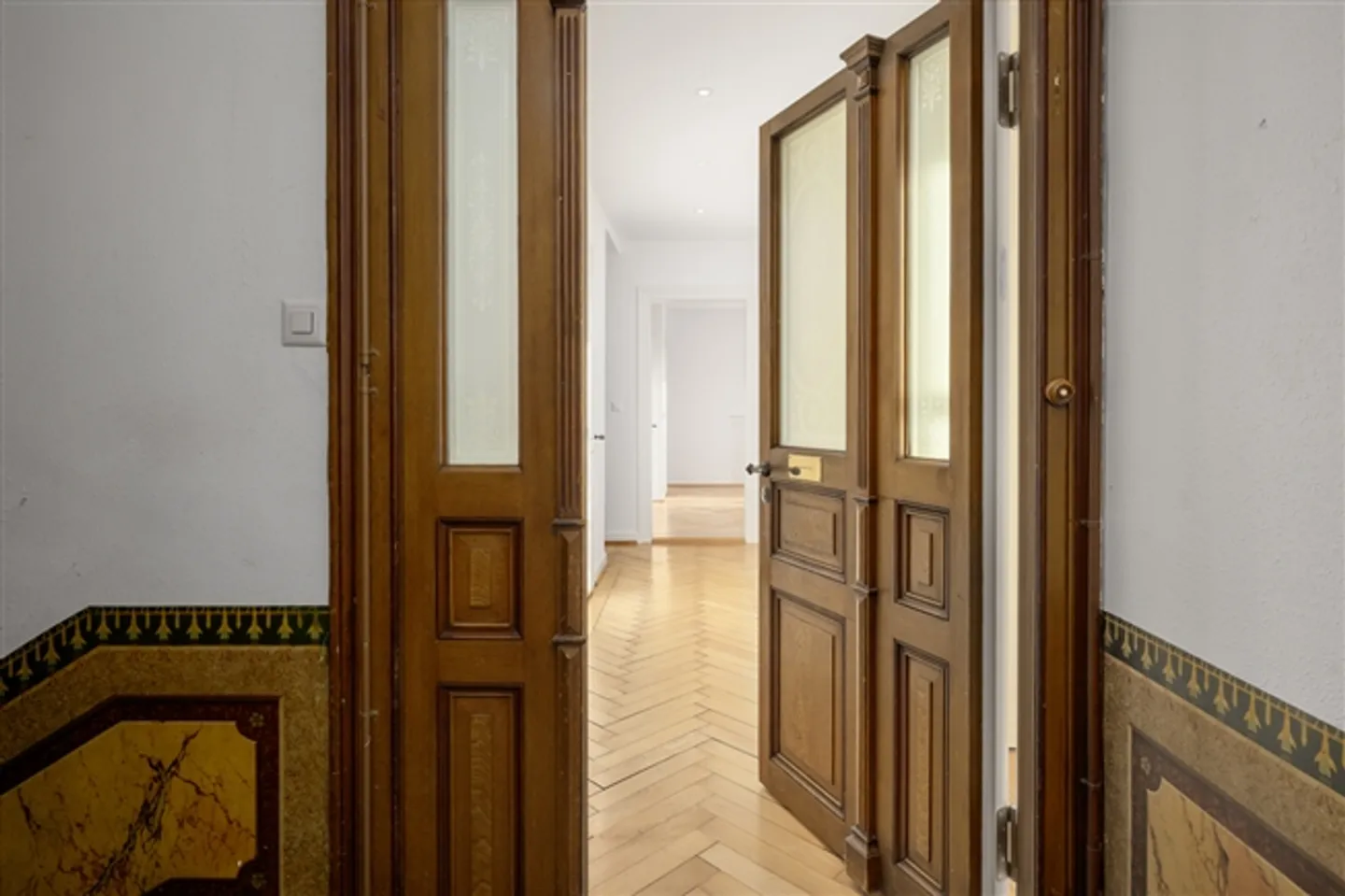 Charming 4-room Art Nouveau apartment with a view - Photo 2 of 9