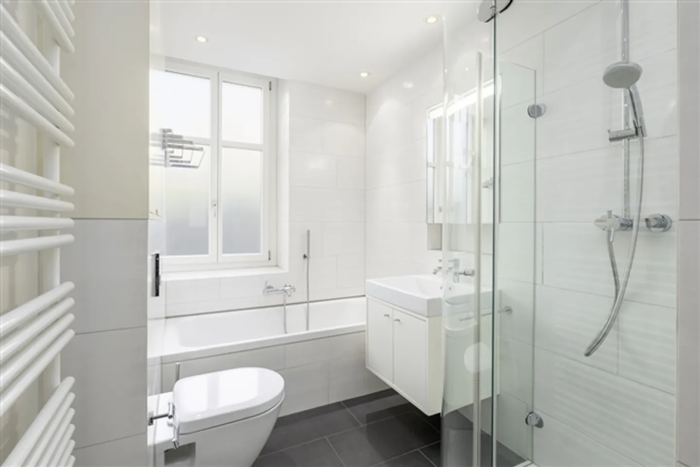 Charming 4-room Art Nouveau apartment with a view - Photo 8 of 9