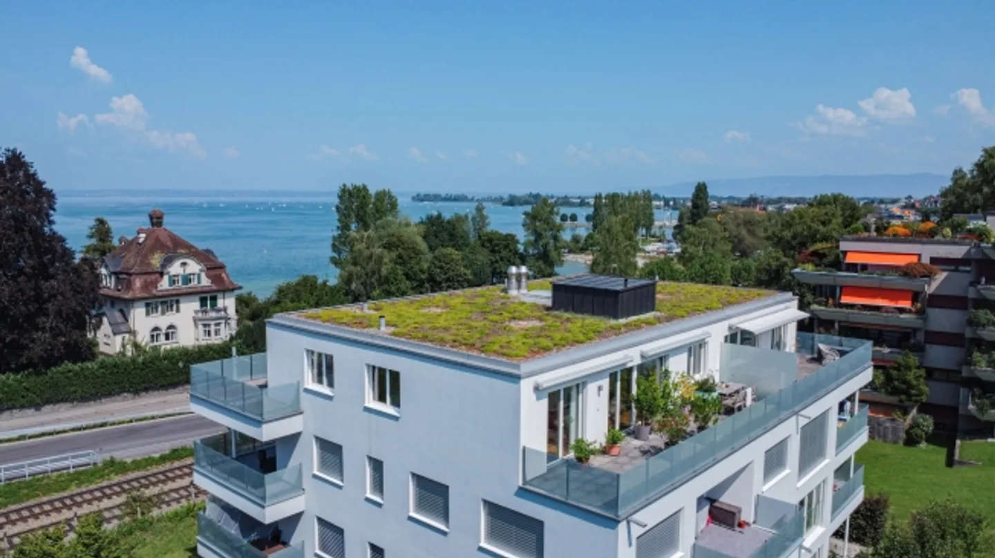 STANZA IN MANSARDA - VISTA SUL LAGO DA INNAMORARSI - Foto 1 di 8