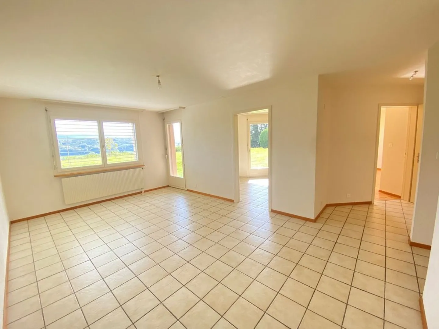Appartamento di 2,5 locali al piano inferiore - Foto 3 di 8