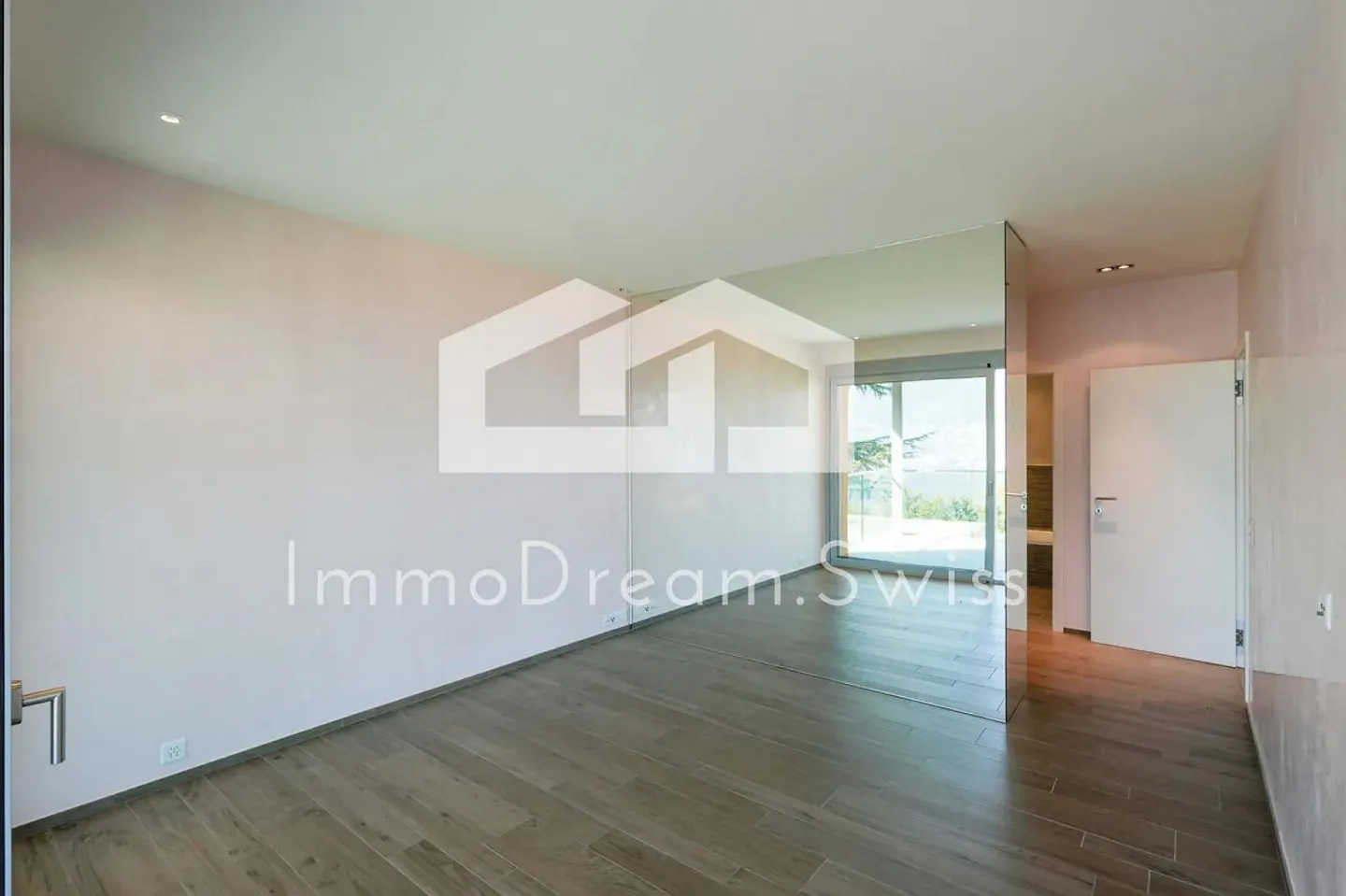Modern 4 ½ room condominium in the attic with breathtaking ... - Photo 10 of 12