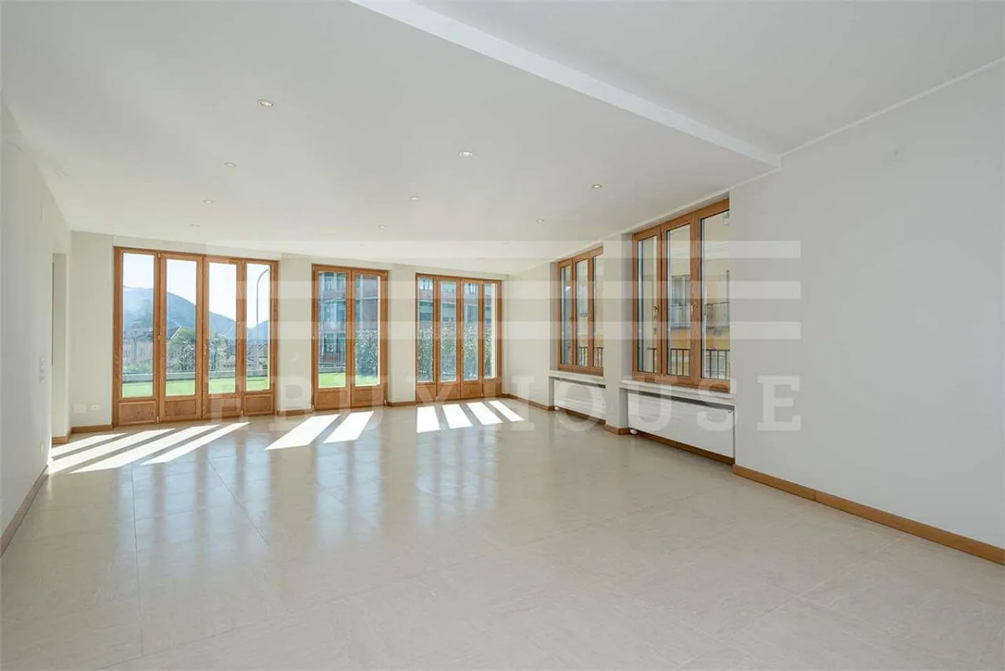 Appartement prestigieux avec jardin privé à Cassarate - Photo 2 sur 13