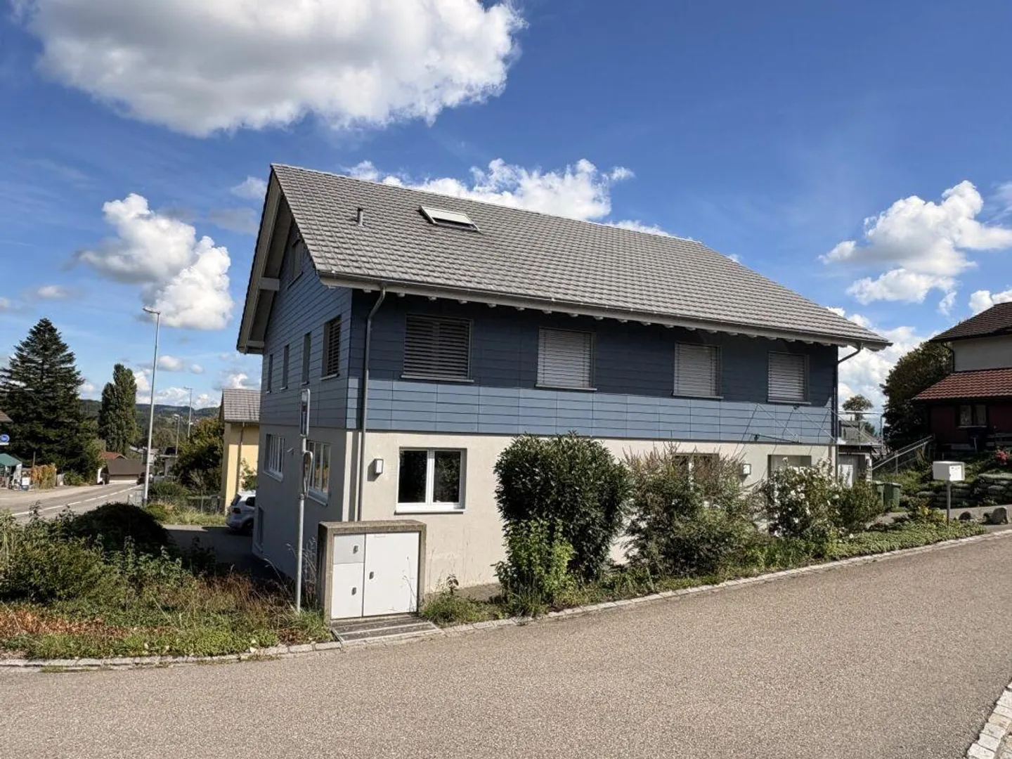 Propriété résidentielle et commerciale spacieuse avec atelier, galerie et places de parking - Photo 15 sur 16