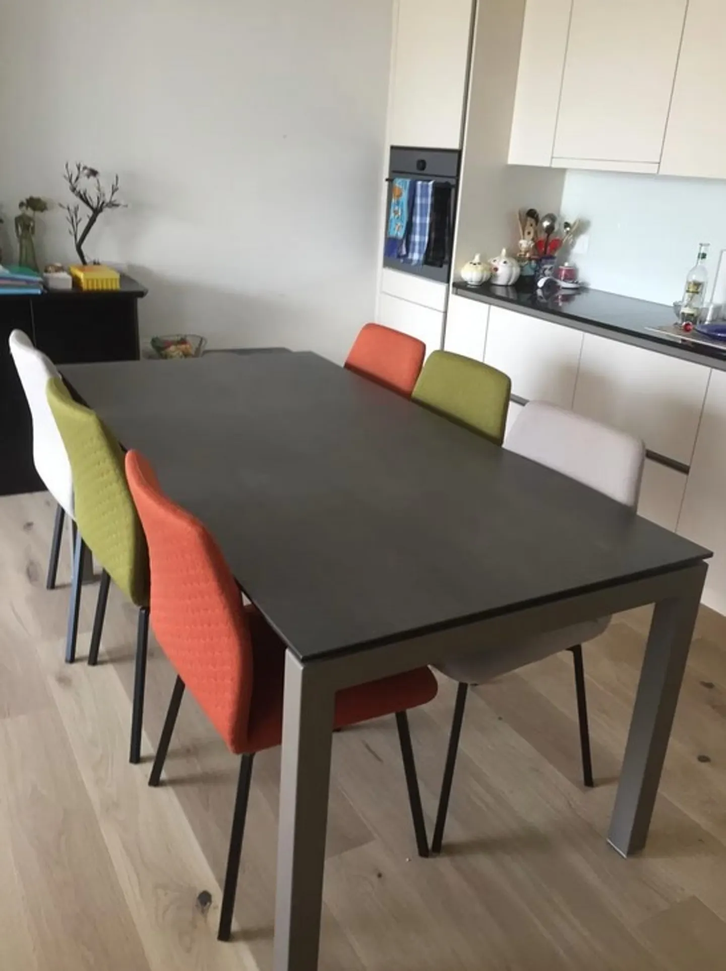 Modern Ground-Floor Apartment - Photo 3 of 10