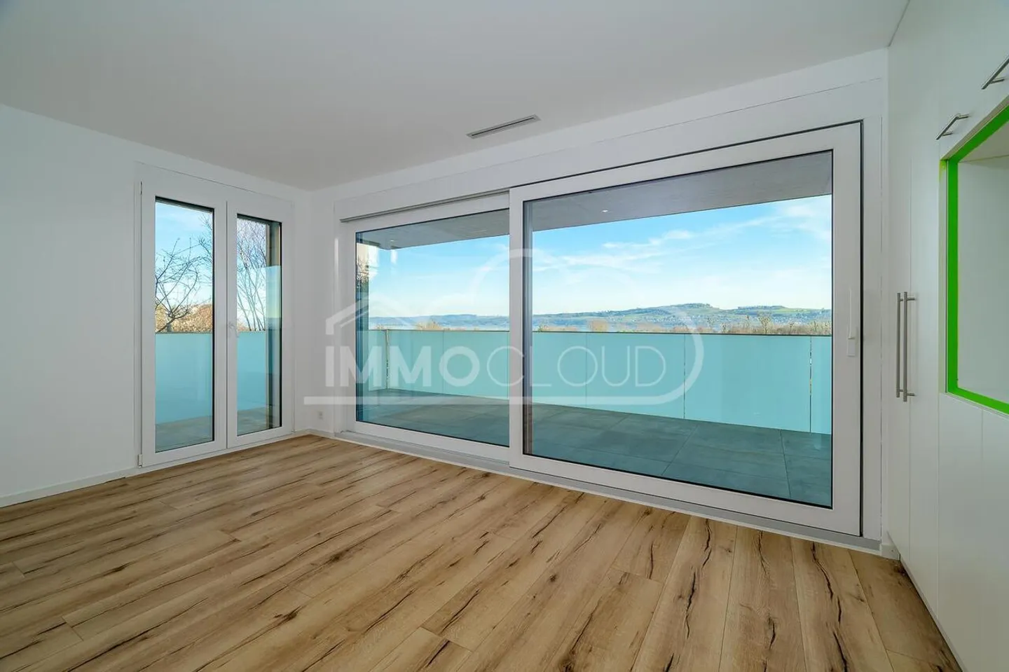 The standing with lake view! OFFERED ON YOUR NOTARY FEES CHF 1,000.-! - Photo 7 of 13