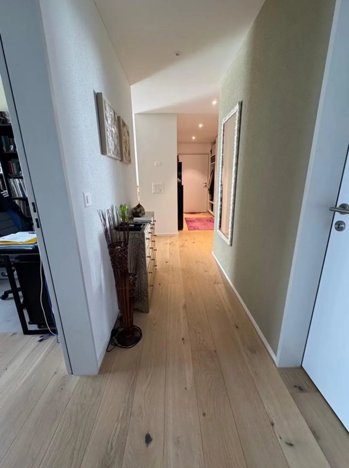 Modern Ground-Floor Apartment - Photo 5 of 10