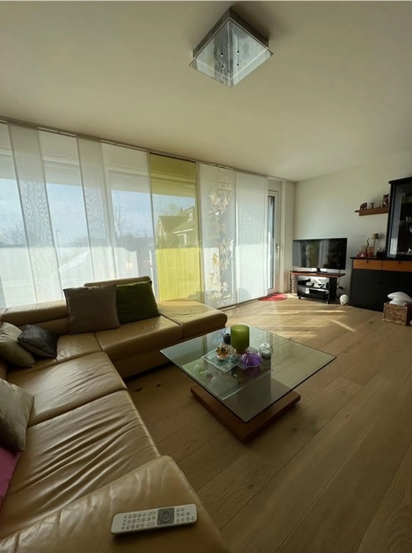 Modern Ground-Floor Apartment - Photo 2 of 10