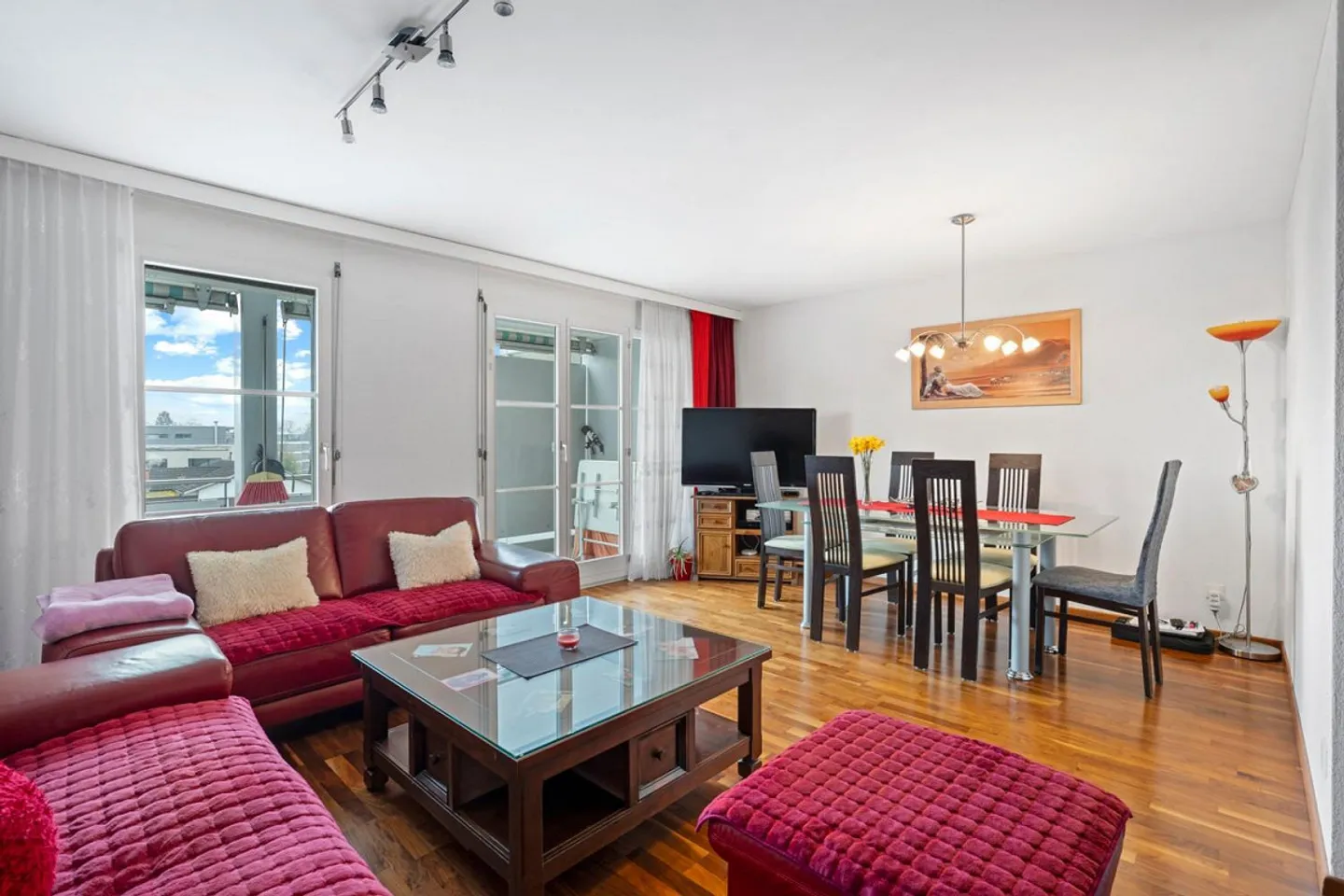 Spacious apartment with fireplace & panoramic view - centrally located in Widnau - Photo 2 of 15