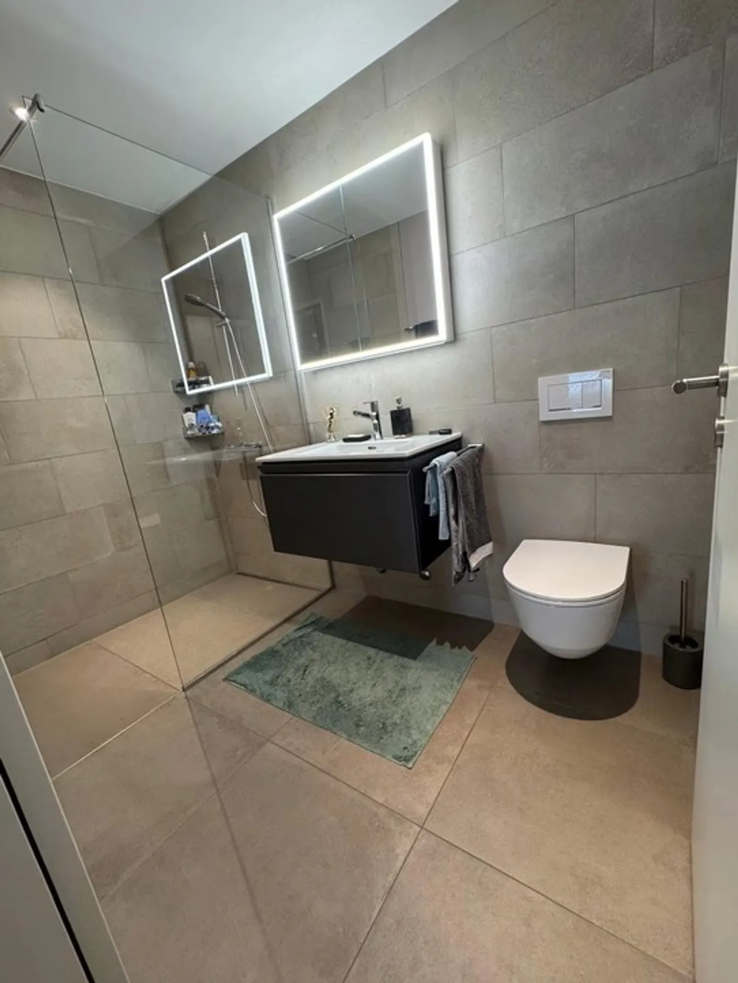 Modern Ground-Floor Apartment - Photo 7 of 10