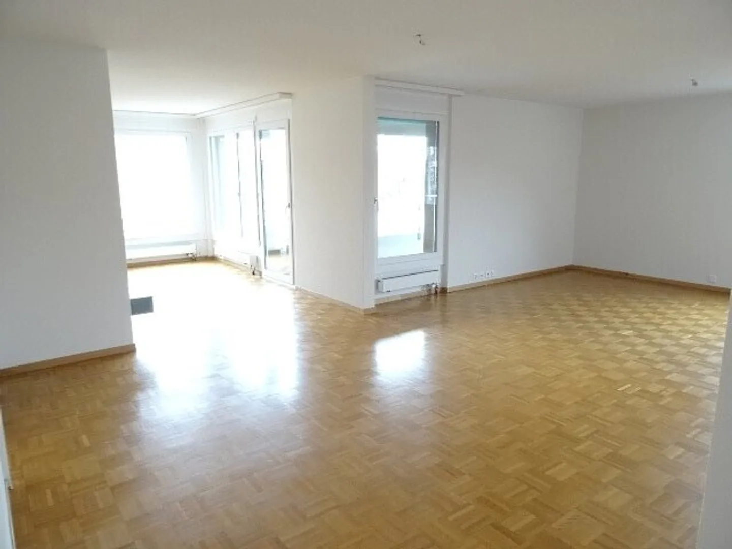 Large 3.5-room apartment of 102 m² on the top floor of the 3rd floor - Photo 5 of 10