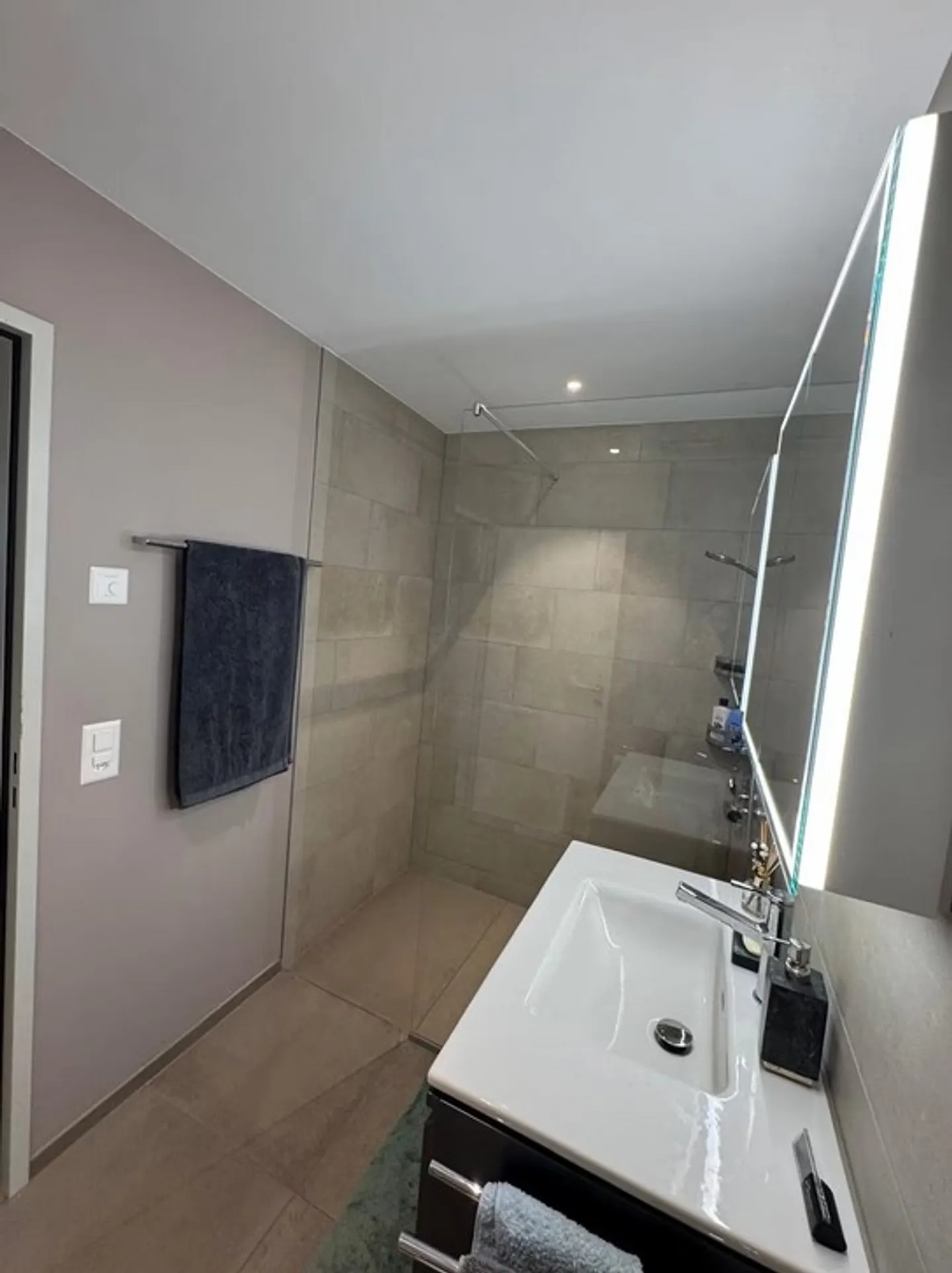 Modern Ground-Floor Apartment - Photo 8 of 10