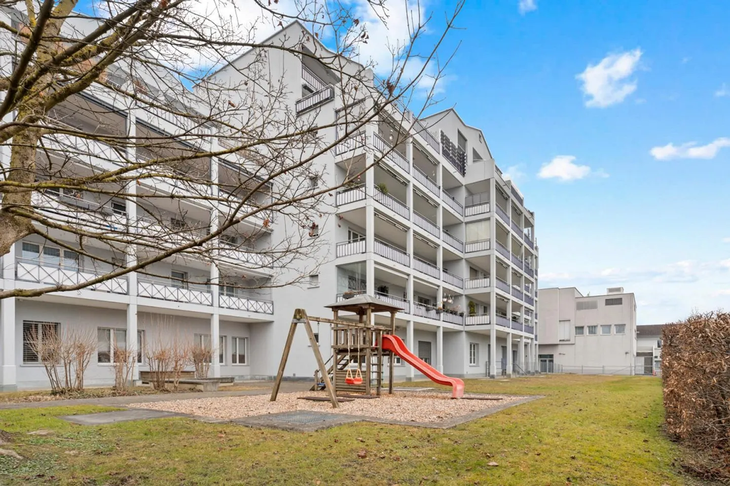 Spacious apartment with fireplace & panoramic view - centrally located in Widnau - Photo 12 of 15