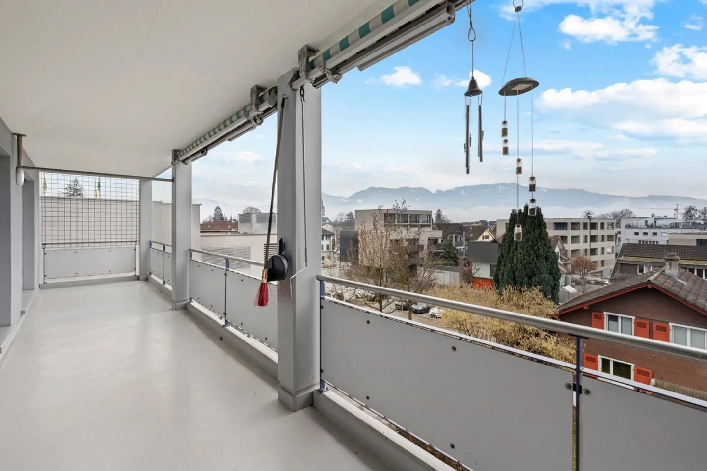 Spacious apartment with fireplace & panoramic view - centrally located in Widnau - Photo 13 of 15