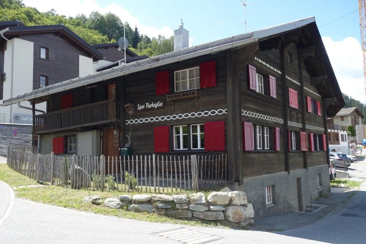 Bella metà casa a Surcuolm - Foto 1 di 13