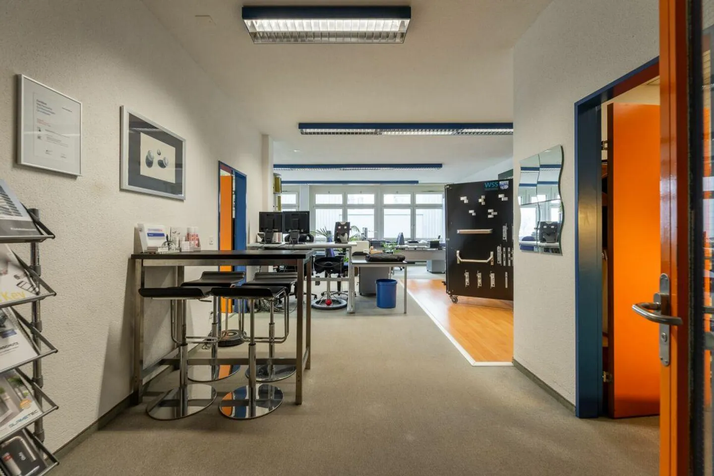 Espaces commerciaux polyvalents - Bureau et espace de stockage - Photo 2 sur 12