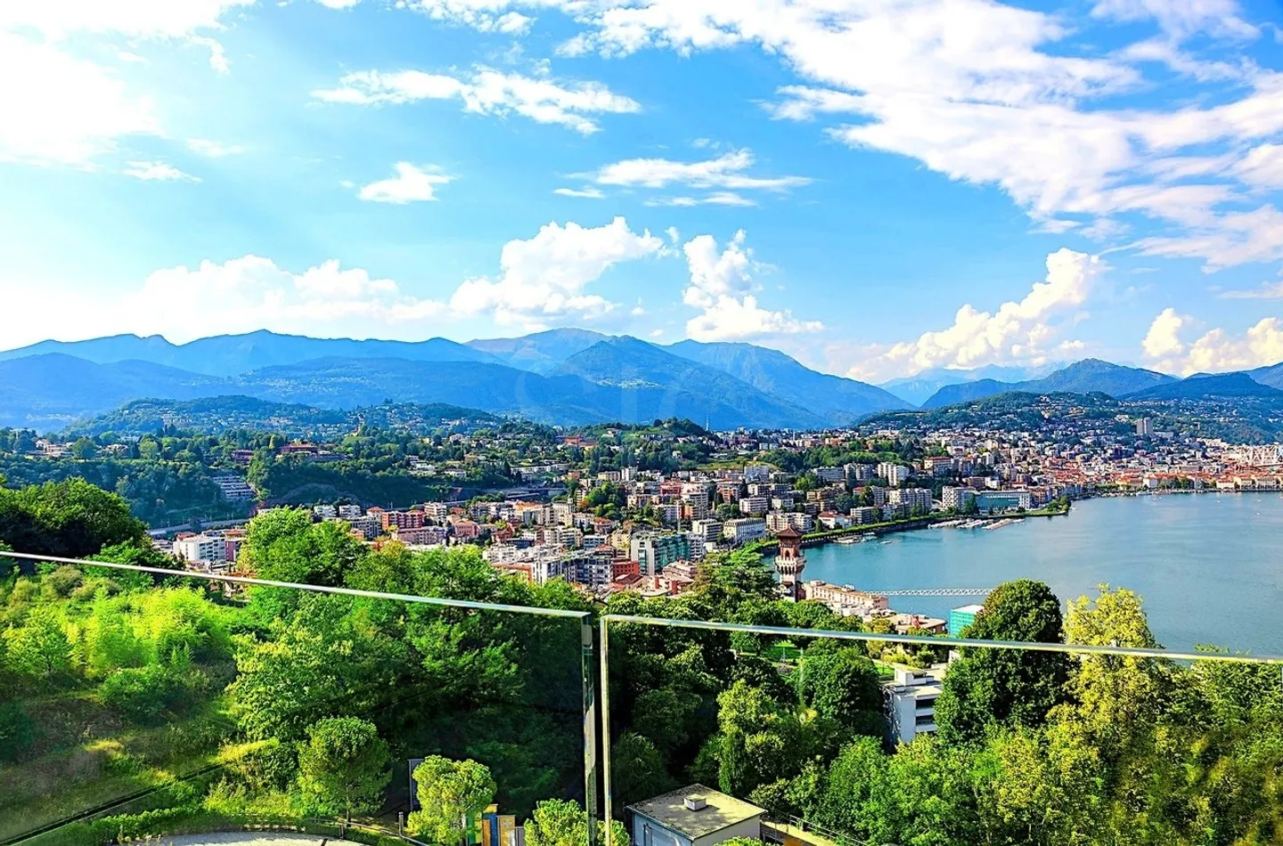 Luxurious 4.5-Room Penthouse with Pool in Paradiso - Photo 1 of 10