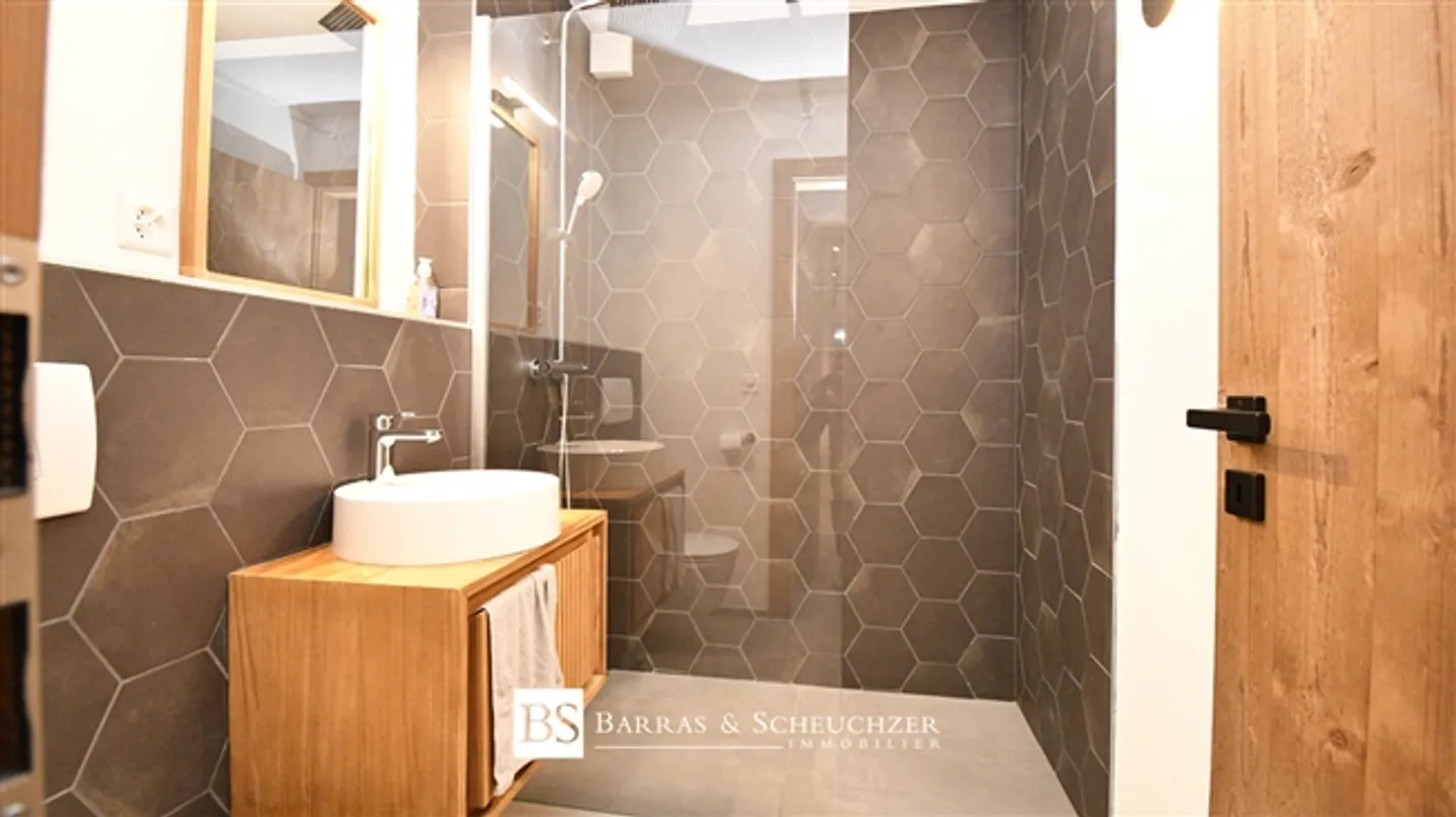 Appartamento 3,5 locali completamente ristrutturato, posto auto in garage sotterraneo - Foto 9 di 11