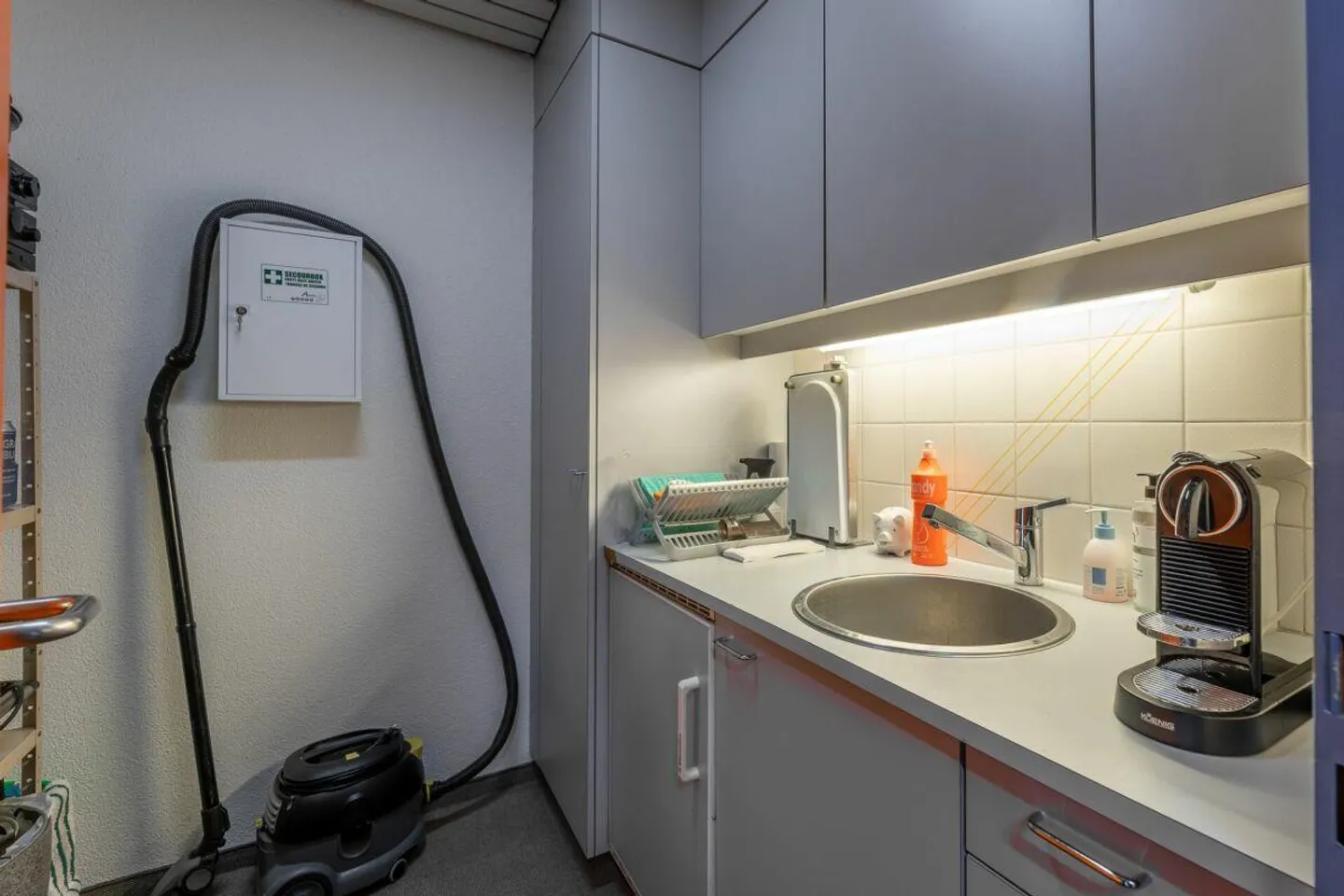 Espaces commerciaux polyvalents - Bureau et espace de stockage - Photo 10 sur 12