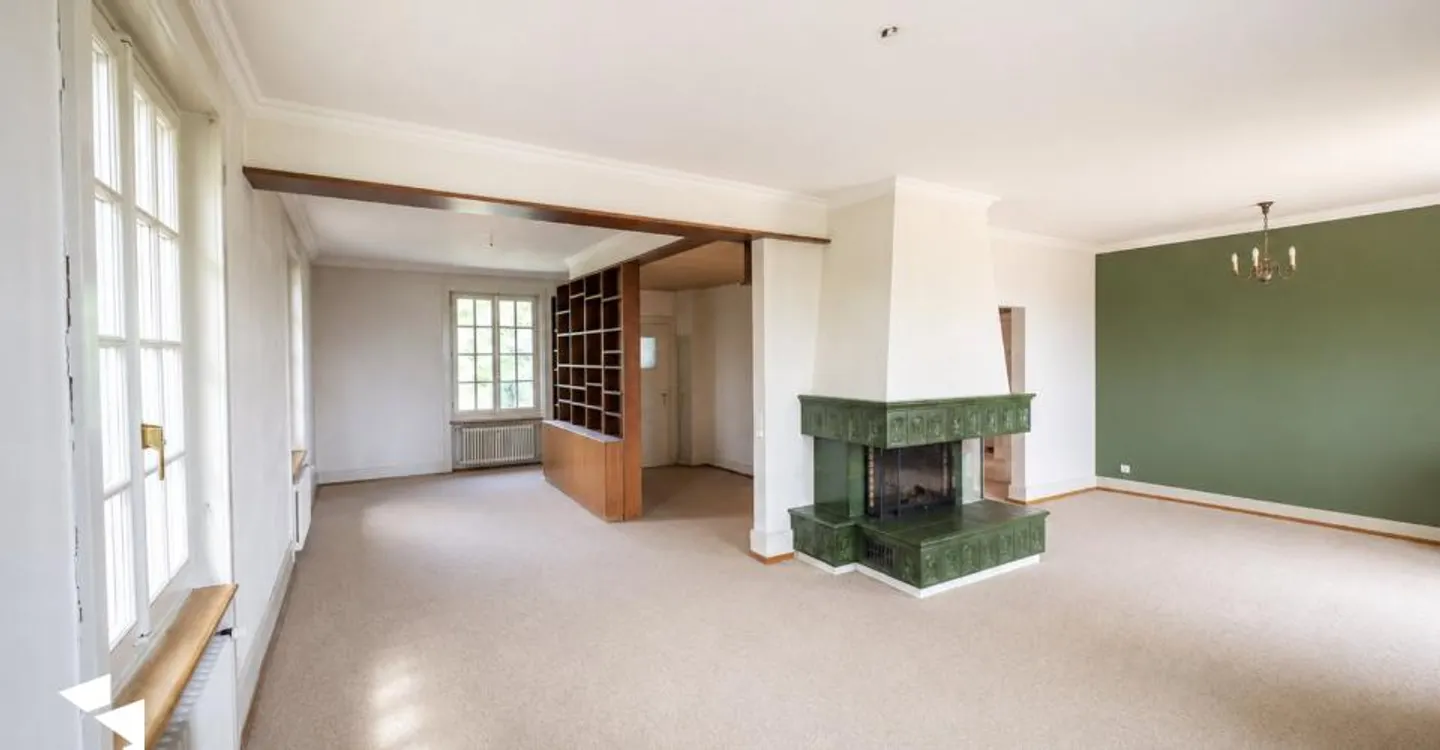Spacious 7.5-Room Villa with Panoramic View - Photo 3 of 13