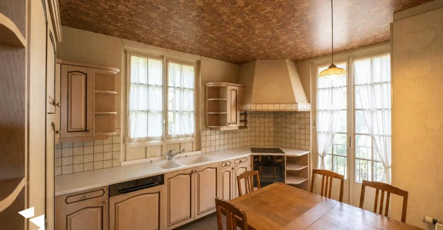 Spacious 7.5-Room Villa with Panoramic View - Photo 5 of 13