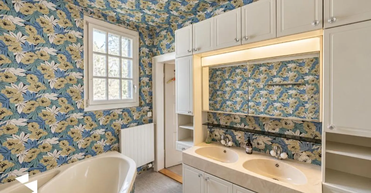 Spacious 7.5-Room Villa with Panoramic View - Photo 8 of 13