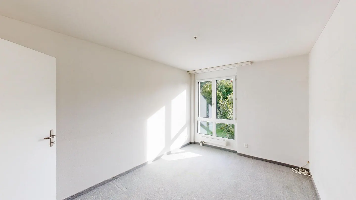 3.5 Room Apartment with Potential in Preferred Location - Photo 5 of 11