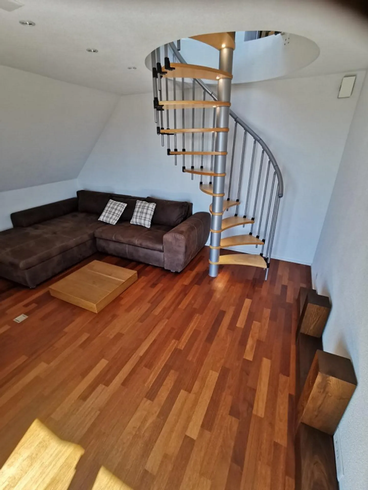 Appartement en duplex de 2,5 pièces avec belle vue - Photo 4 sur 11