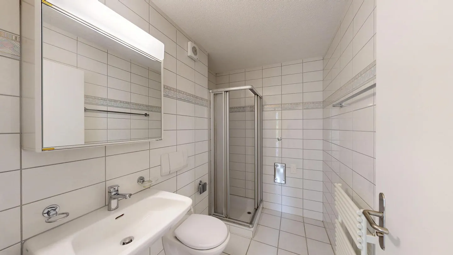 3.5 Room Apartment with Potential in Preferred Location - Photo 8 of 11