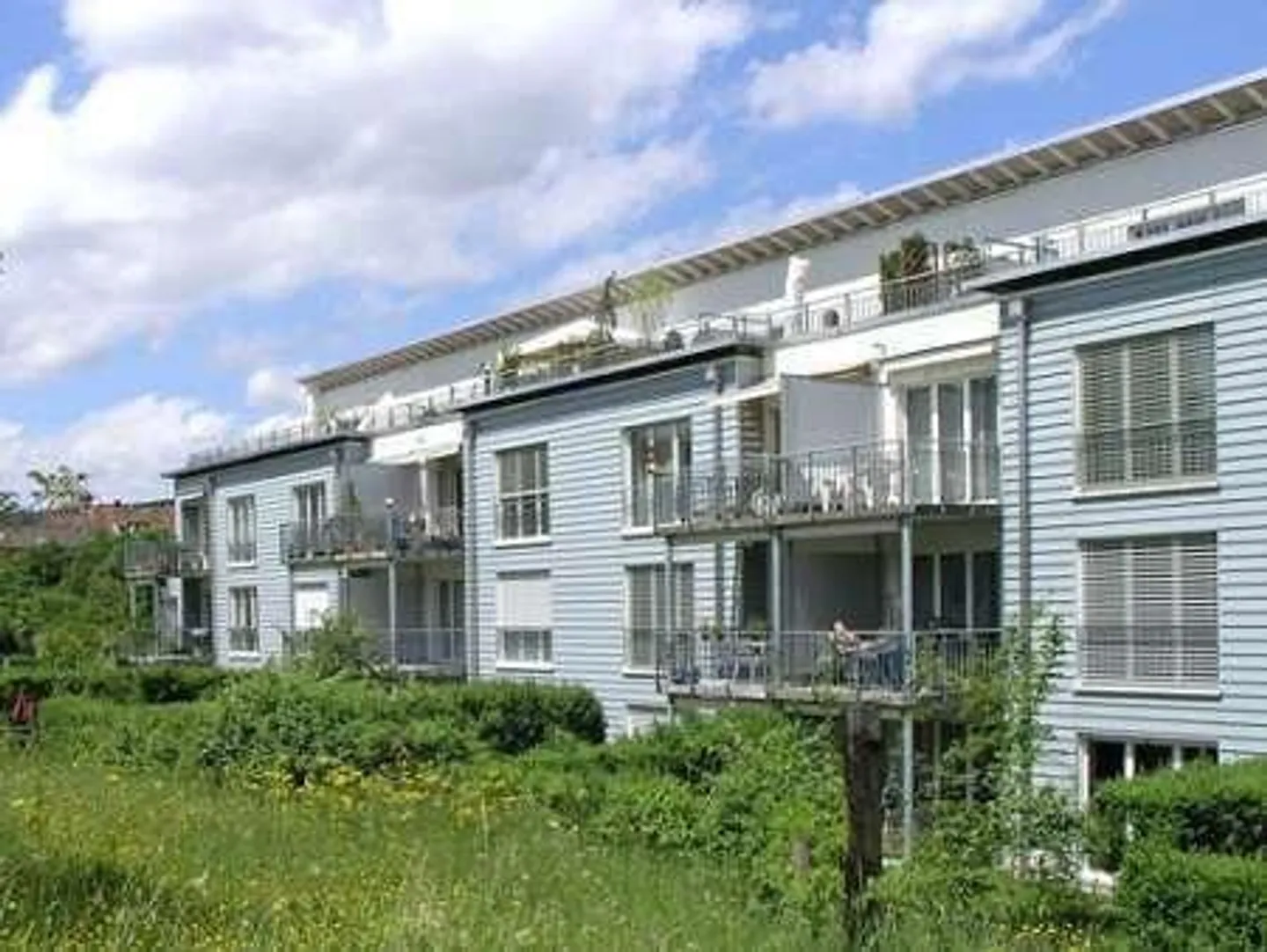 Appartement moderne 3 1/2 pièces avec balcon dans un environnement adapté aux enfants - Photo 1 sur 6