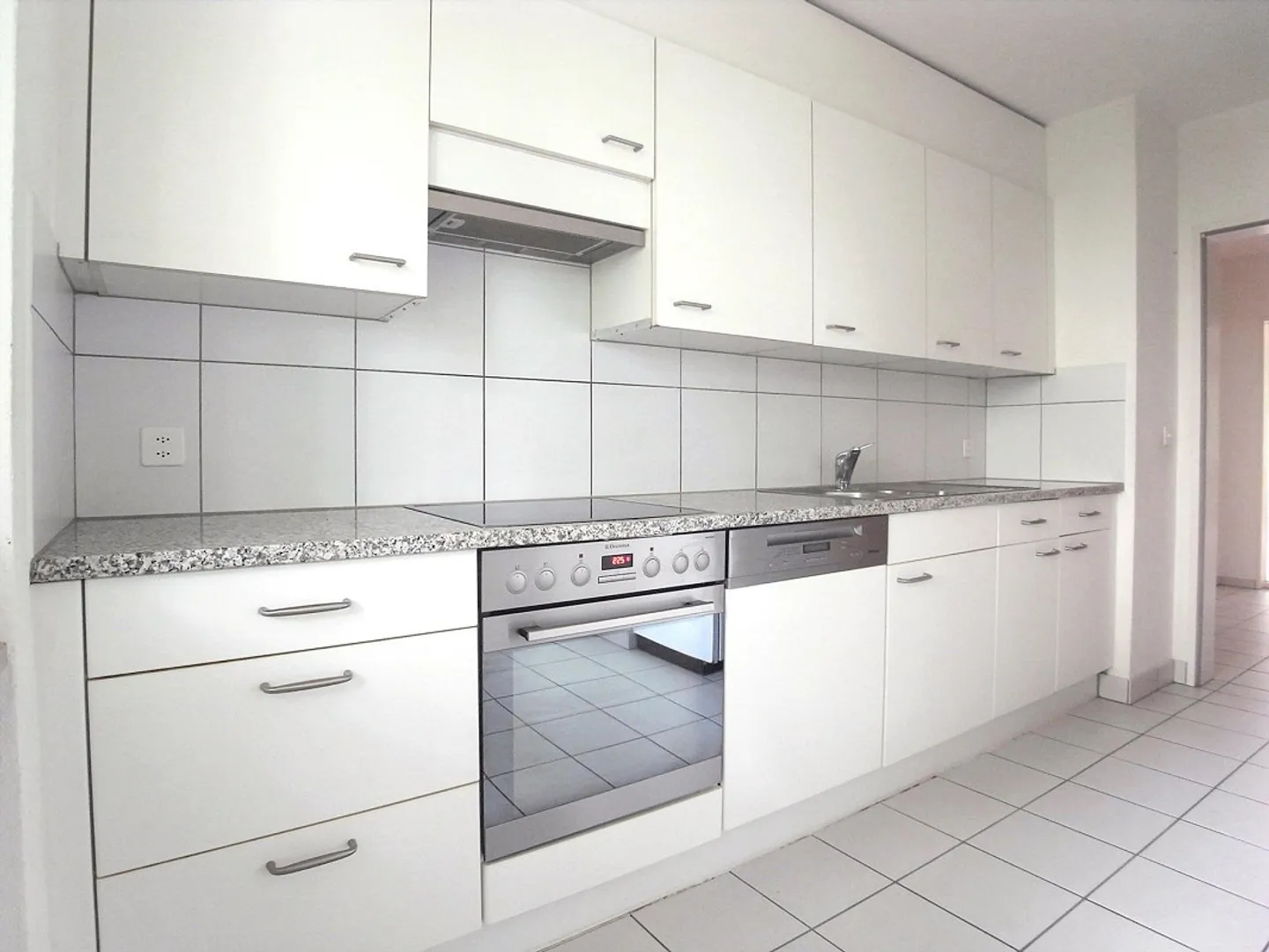 Appartamento familiare con lavanderia privata e balcone - Foto 7 di 10